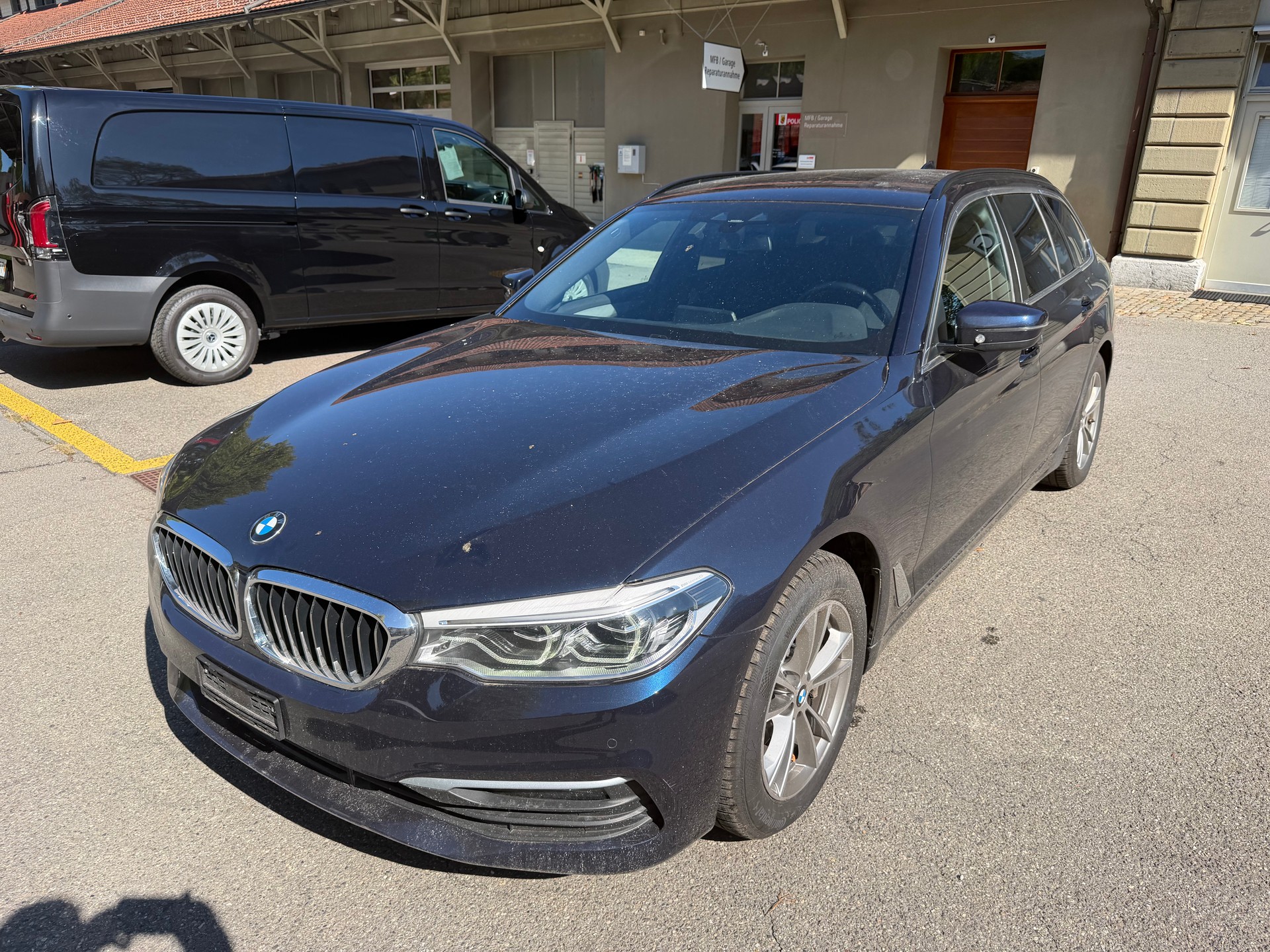 BMW 530d xDrive Touring Steptronic-image-0