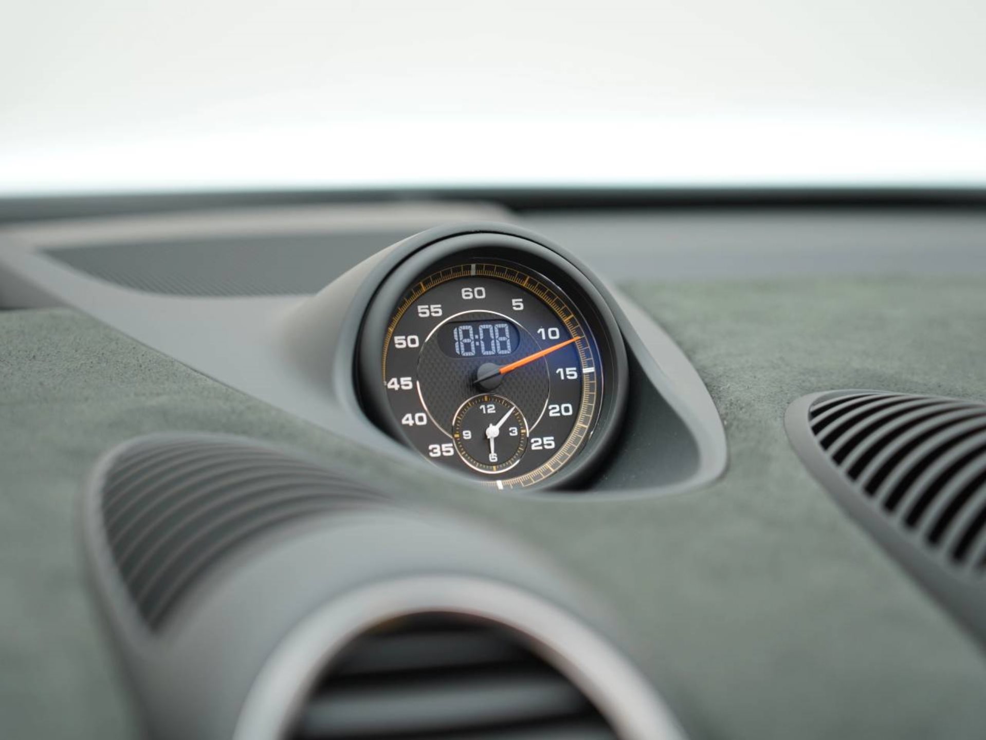 PORSCHE 718 Spyder RS-image-31