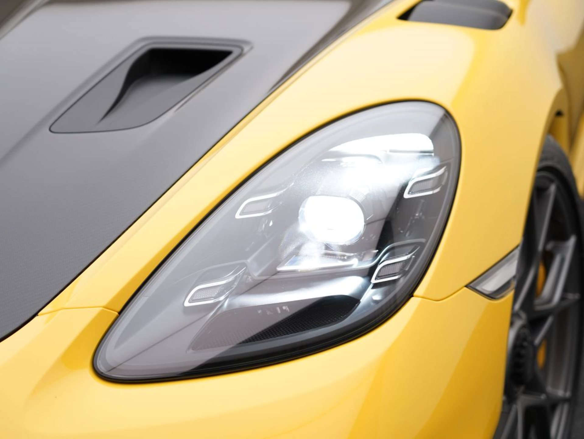 PORSCHE 718 Spyder RS-image-12