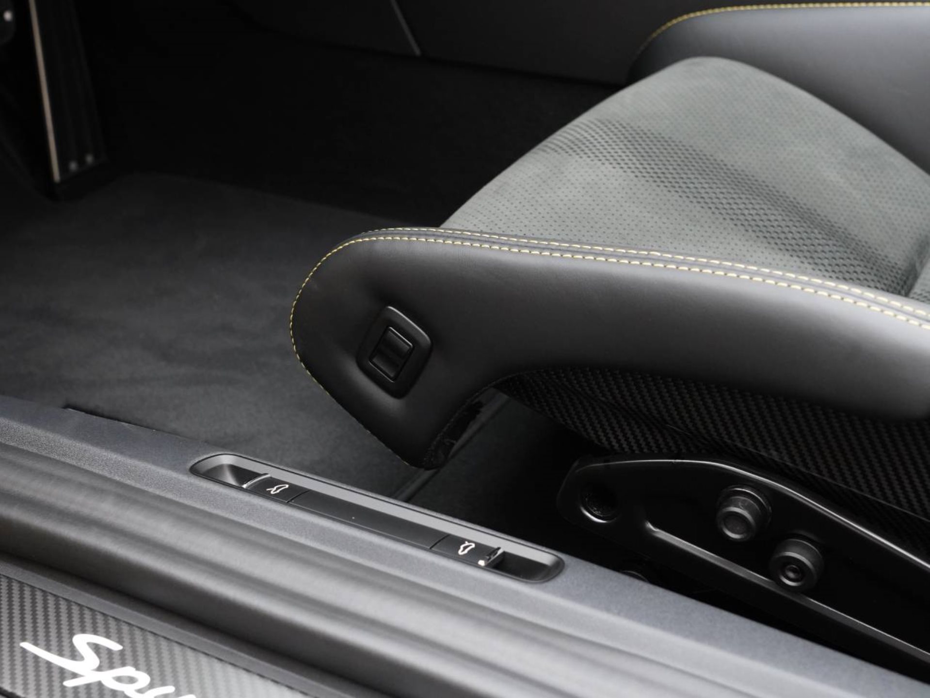 PORSCHE 718 Spyder RS-image-22