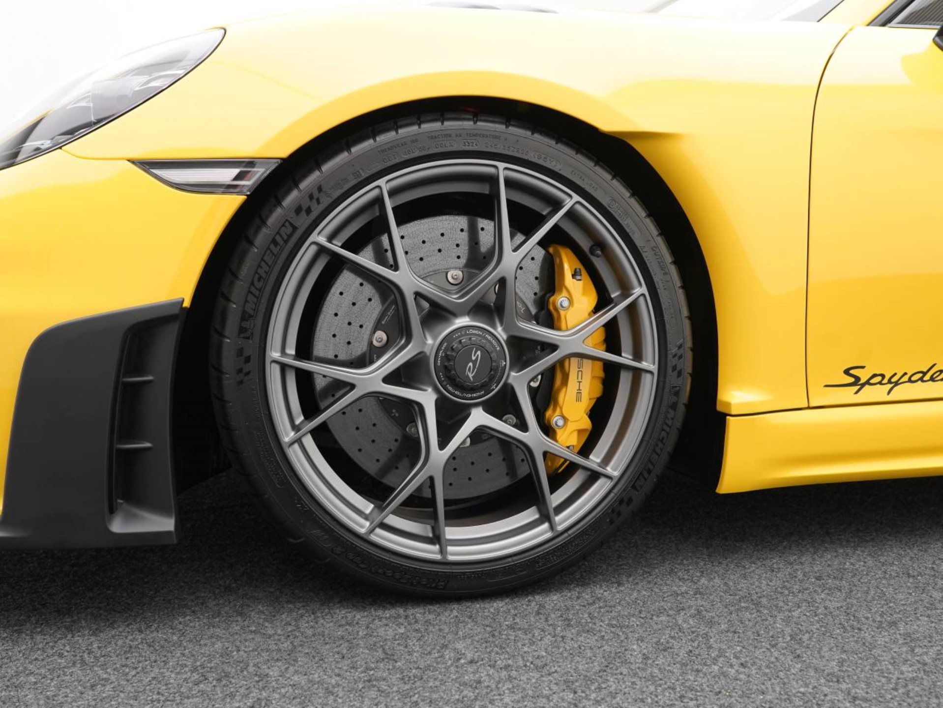 PORSCHE 718 Spyder RS-image-10