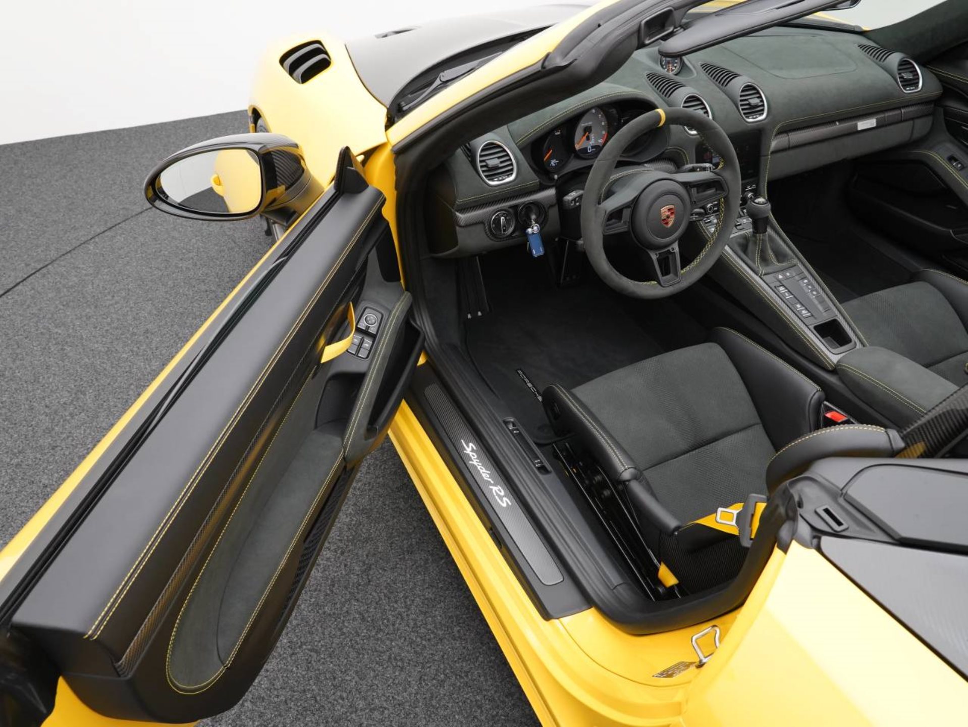 PORSCHE 718 Spyder RS-image-3