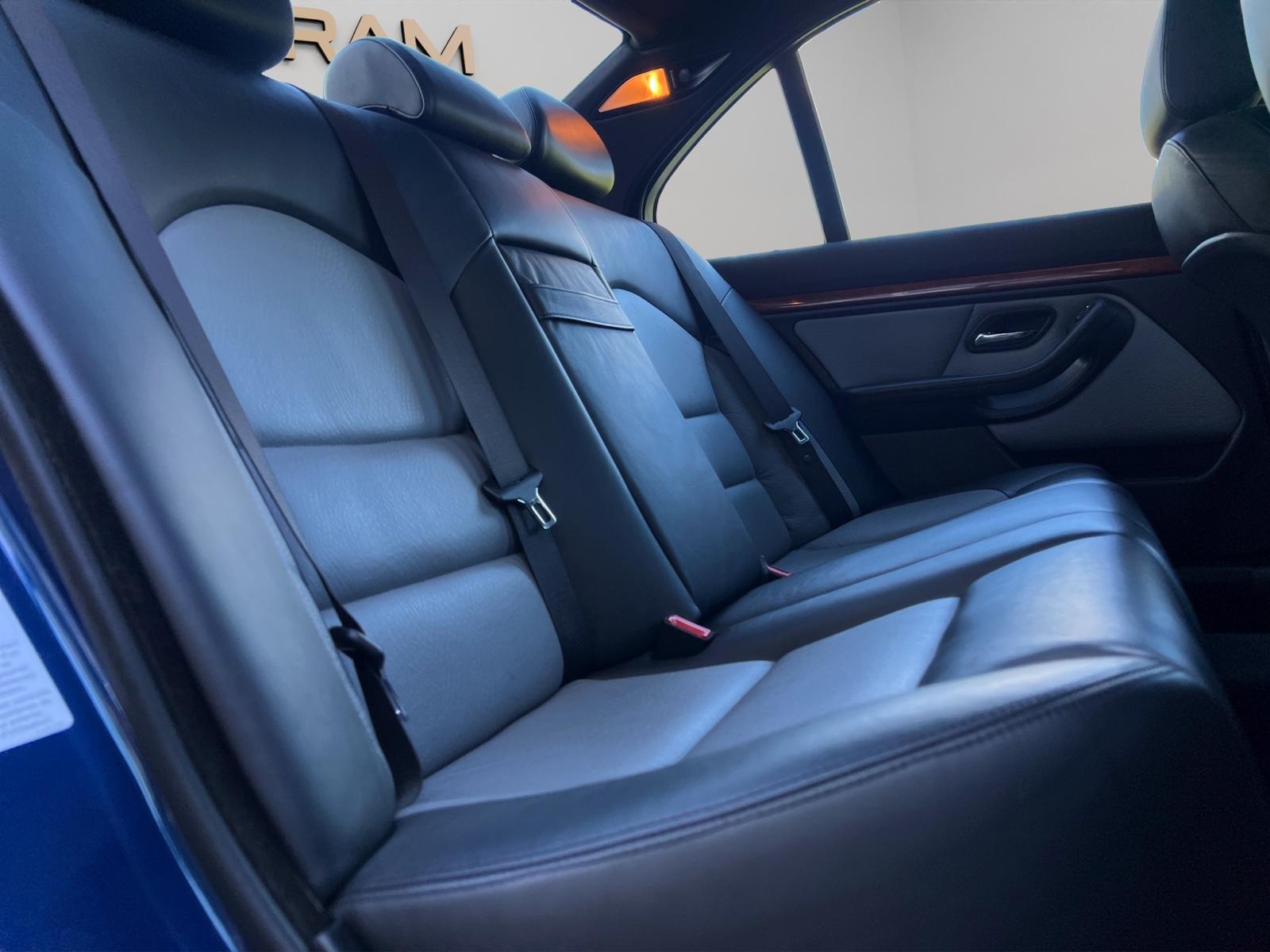 BMW M5-image-24