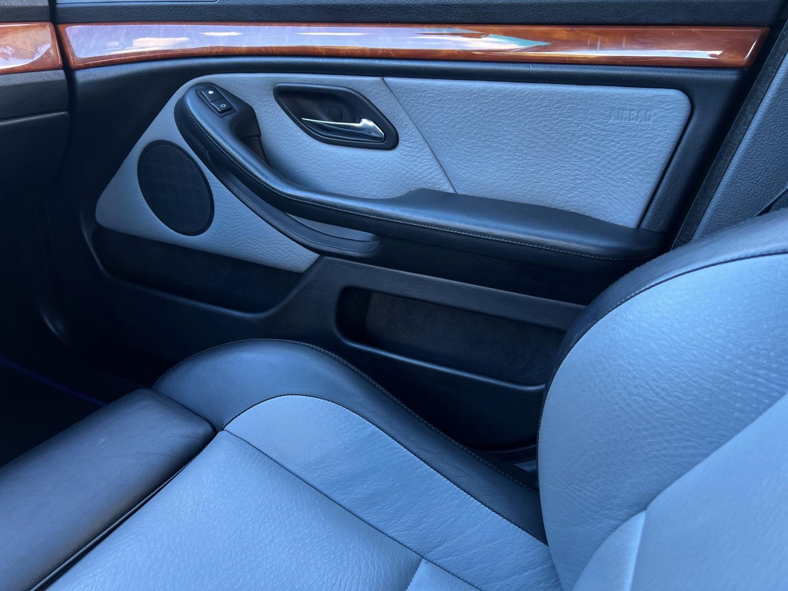 BMW M5-image-23