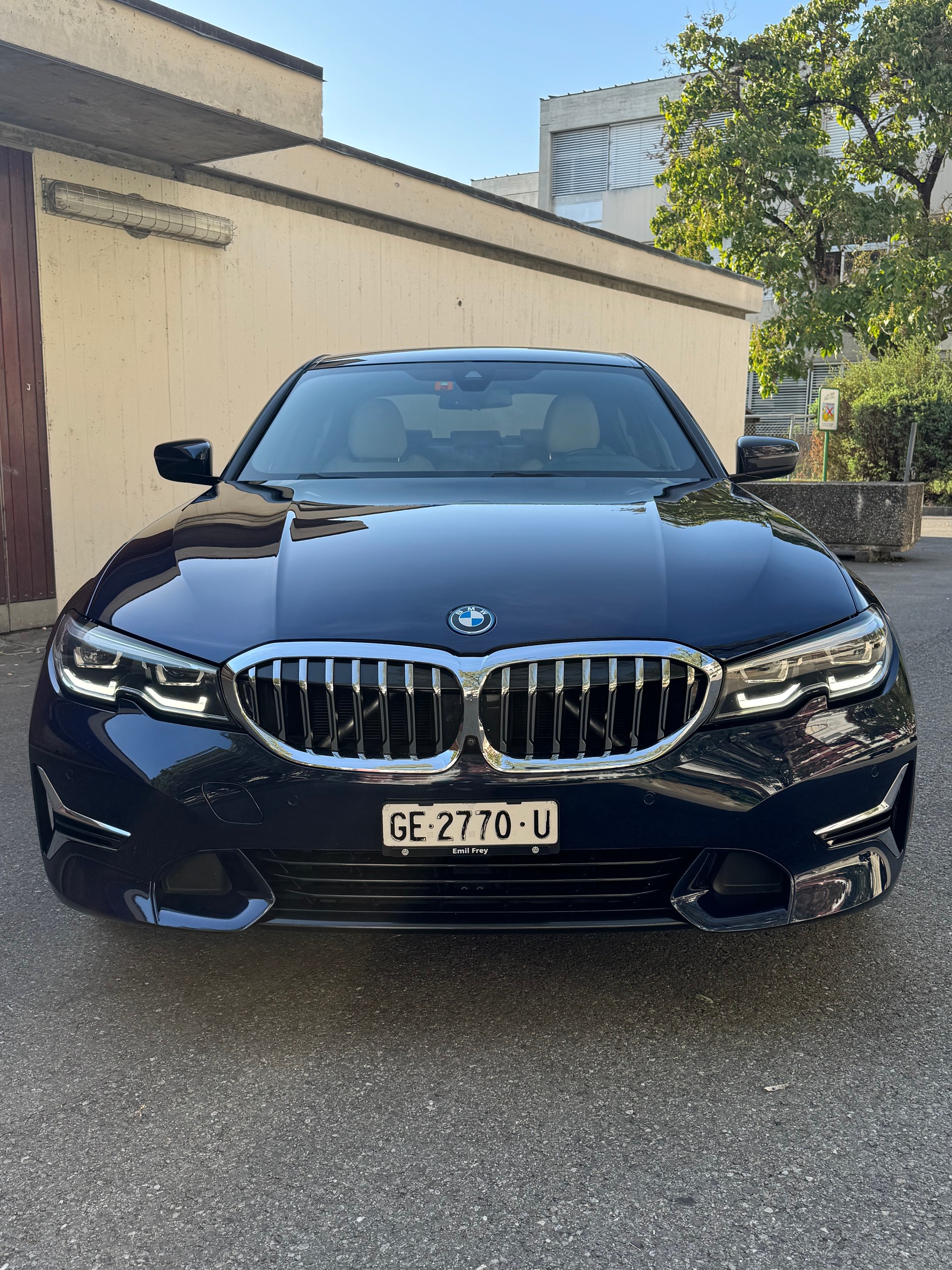BMW 330e xDrive Sport Line Steptronic-image-4