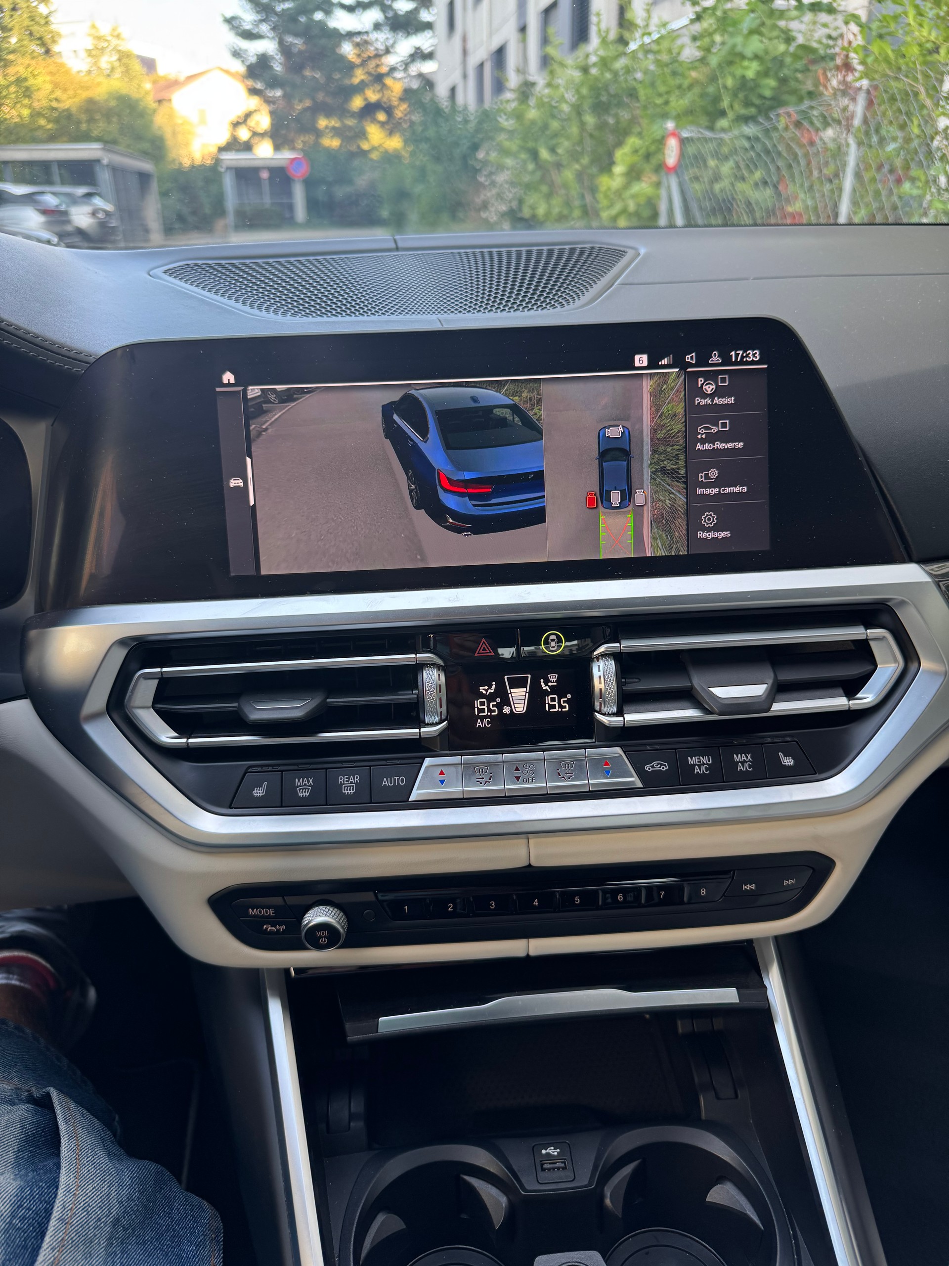 BMW 330e xDrive Sport Line Steptronic-image-11