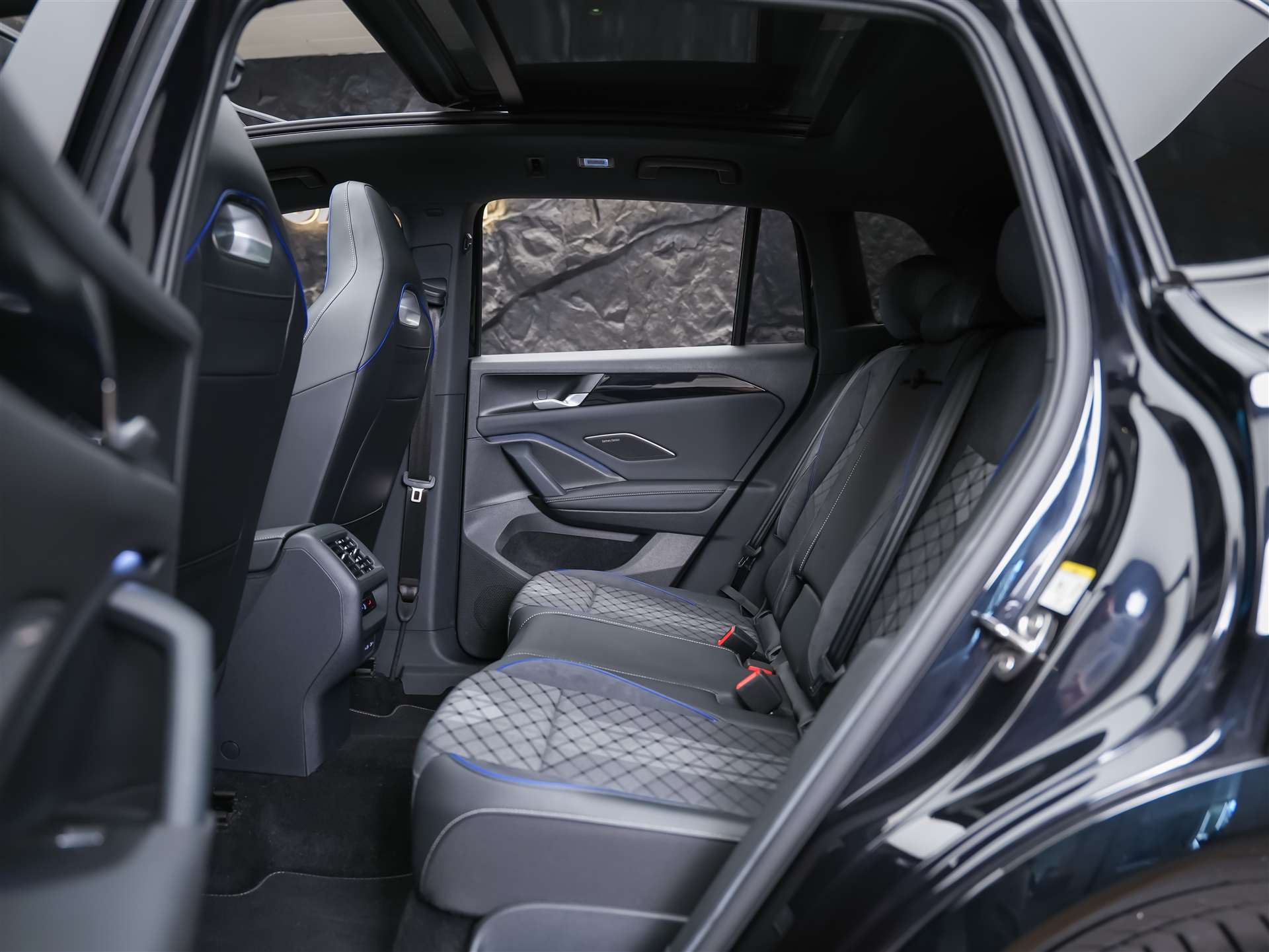 VW Tiguan 2.0 TDI SCR R-Line 4Motion DSG *Panorama*Massage*Lenkradheizung*360° Kamera*-image-14