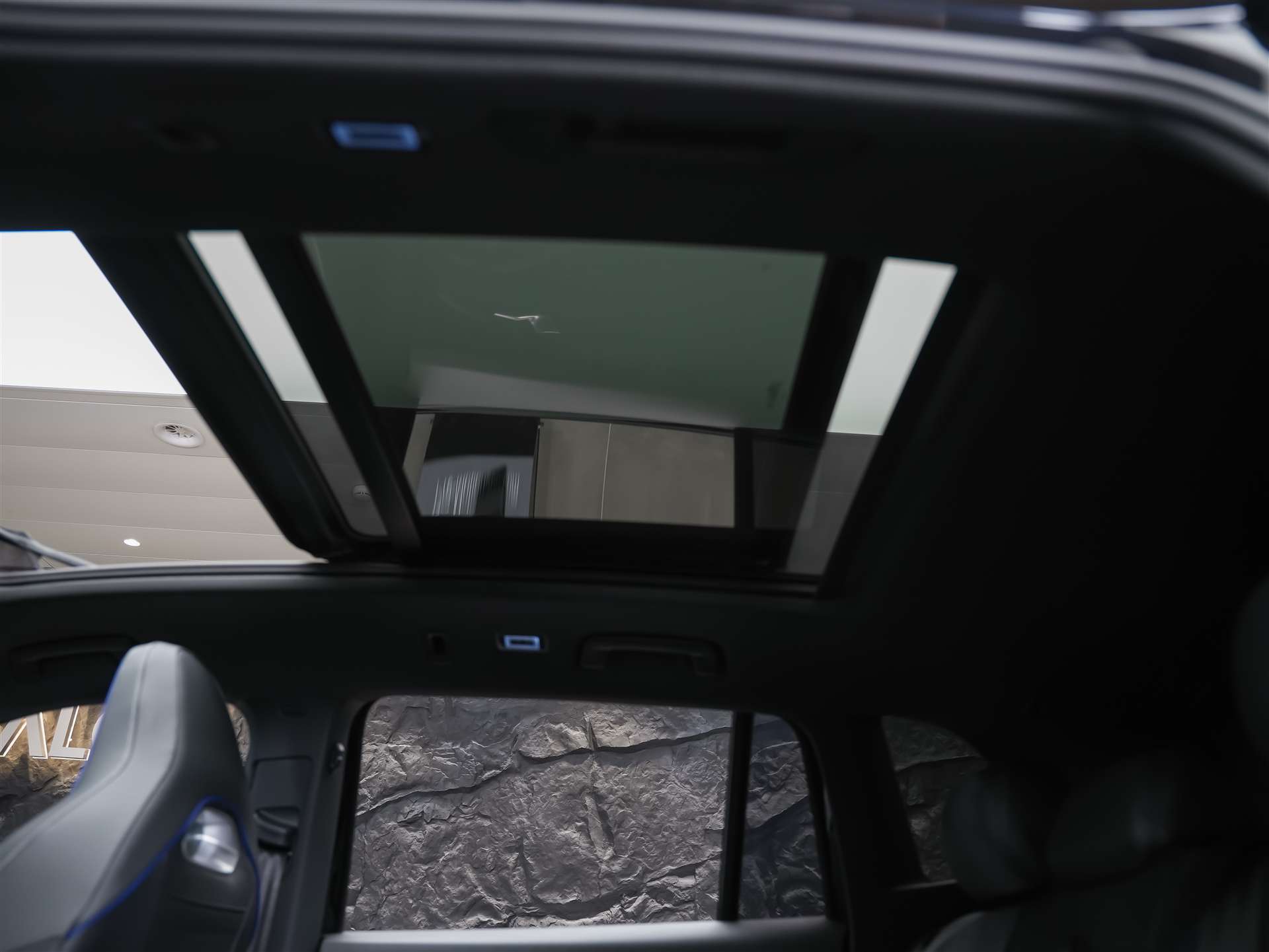 VW Tiguan 2.0 TDI SCR R-Line 4Motion DSG *Panorama*Massage*Lenkradheizung*360° Kamera*-image-12