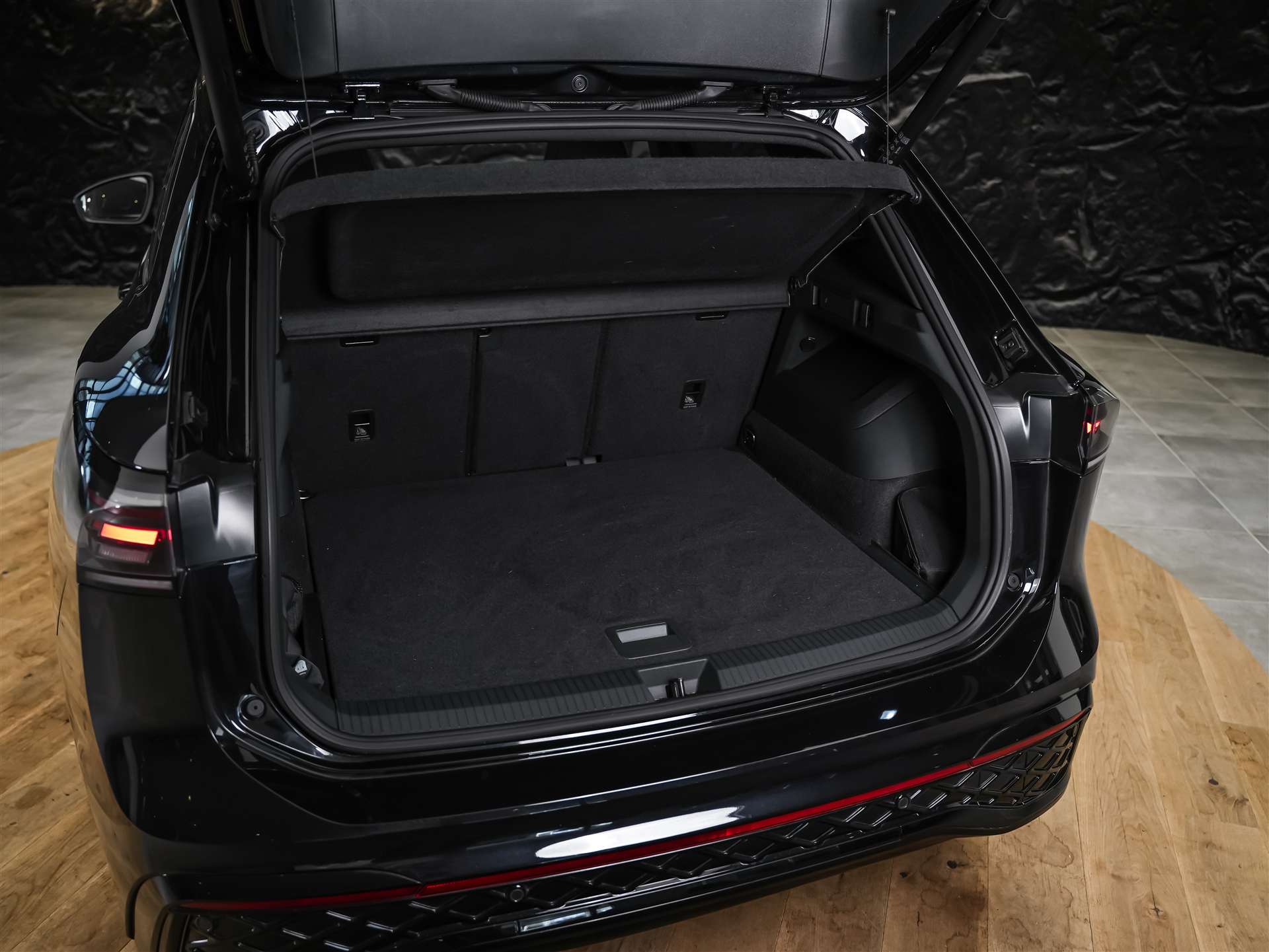 VW Tiguan 2.0 TDI SCR R-Line 4Motion DSG *Panorama*Massage*Lenkradheizung*360° Kamera*-image-42