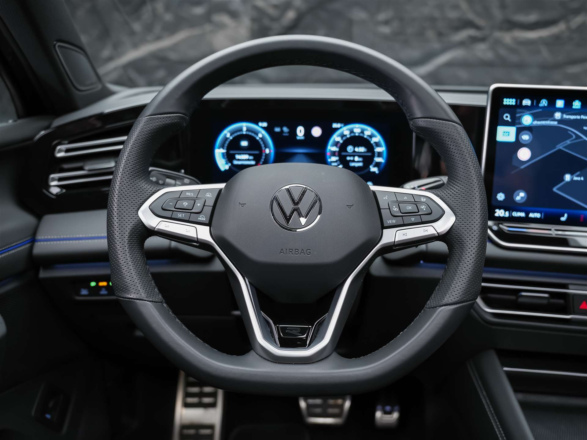 VW Tiguan 2.0 TDI SCR R-Line 4Motion DSG *Panorama*Massage*Lenkradheizung*360° Kamera*-image-28