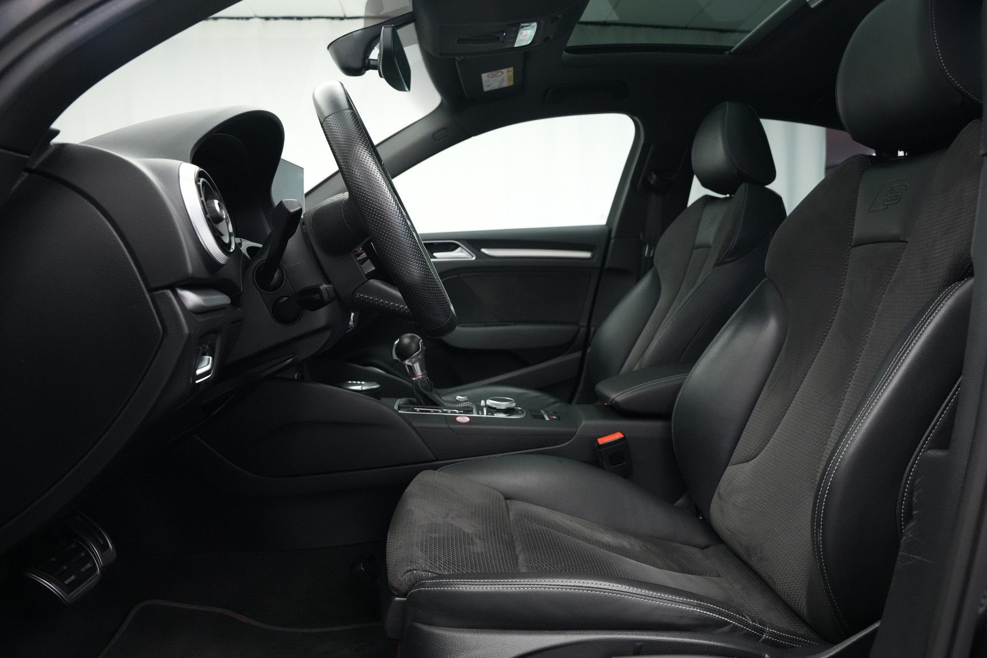 AUDI S3 Limousine 2.0 TFSI quattro S-tronic *CH-Fahrzeug* *Magnetic Ride* *B&O*-image-12