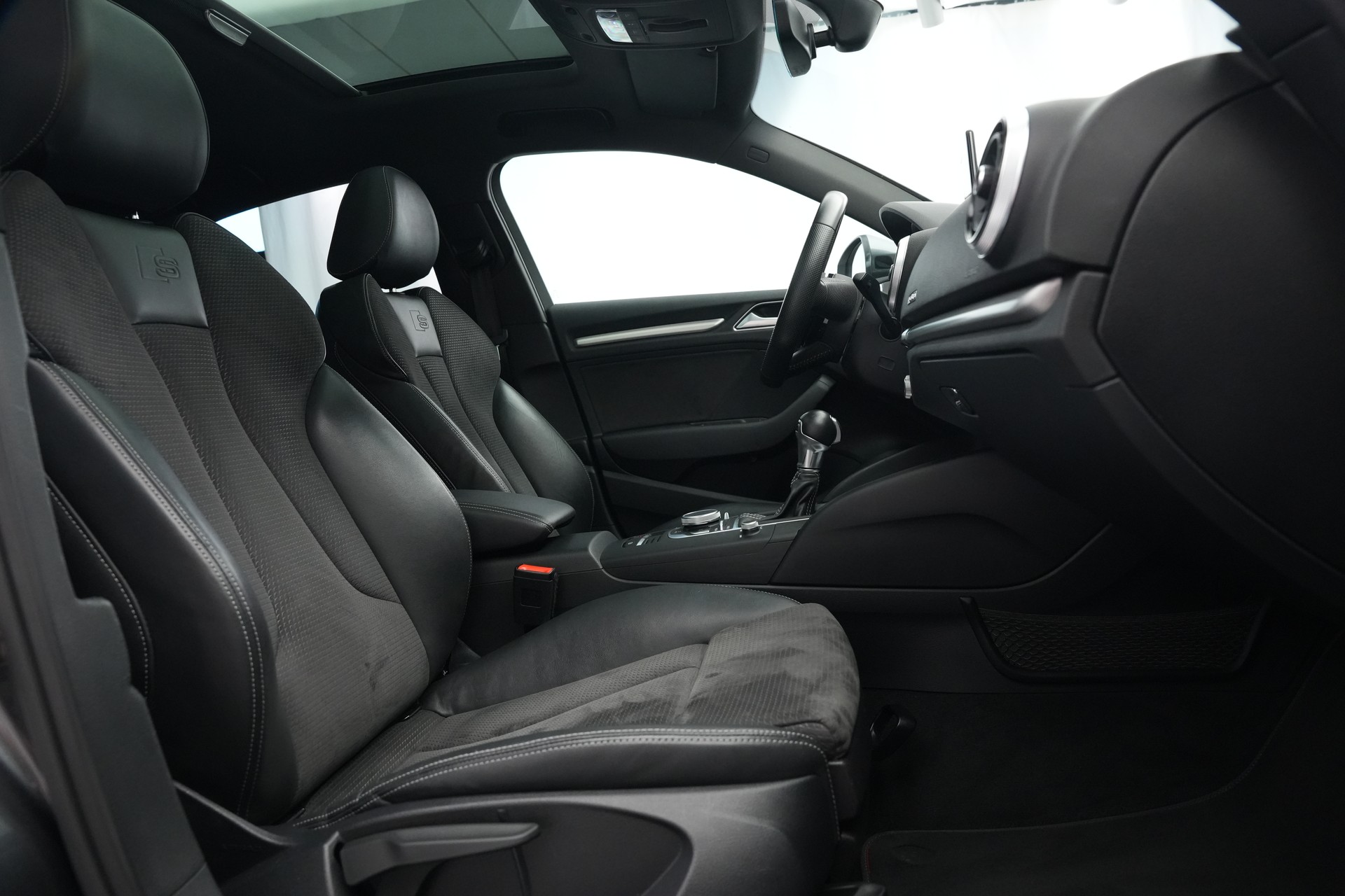 AUDI S3 Limousine 2.0 TFSI quattro S-tronic *CH-Fahrzeug* *Magnetic Ride* *B&O*-image-13