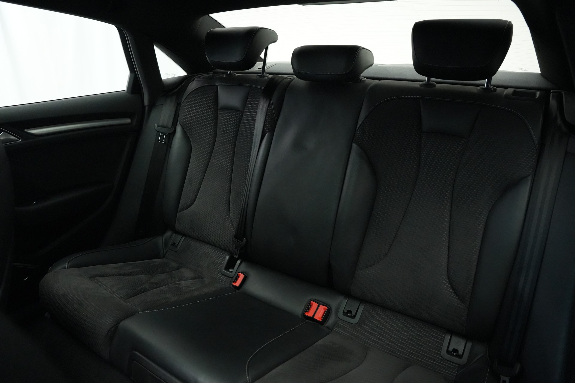 AUDI S3 Limousine 2.0 TFSI quattro S-tronic *CH-Fahrzeug* *Magnetic Ride* *B&O*-image-14