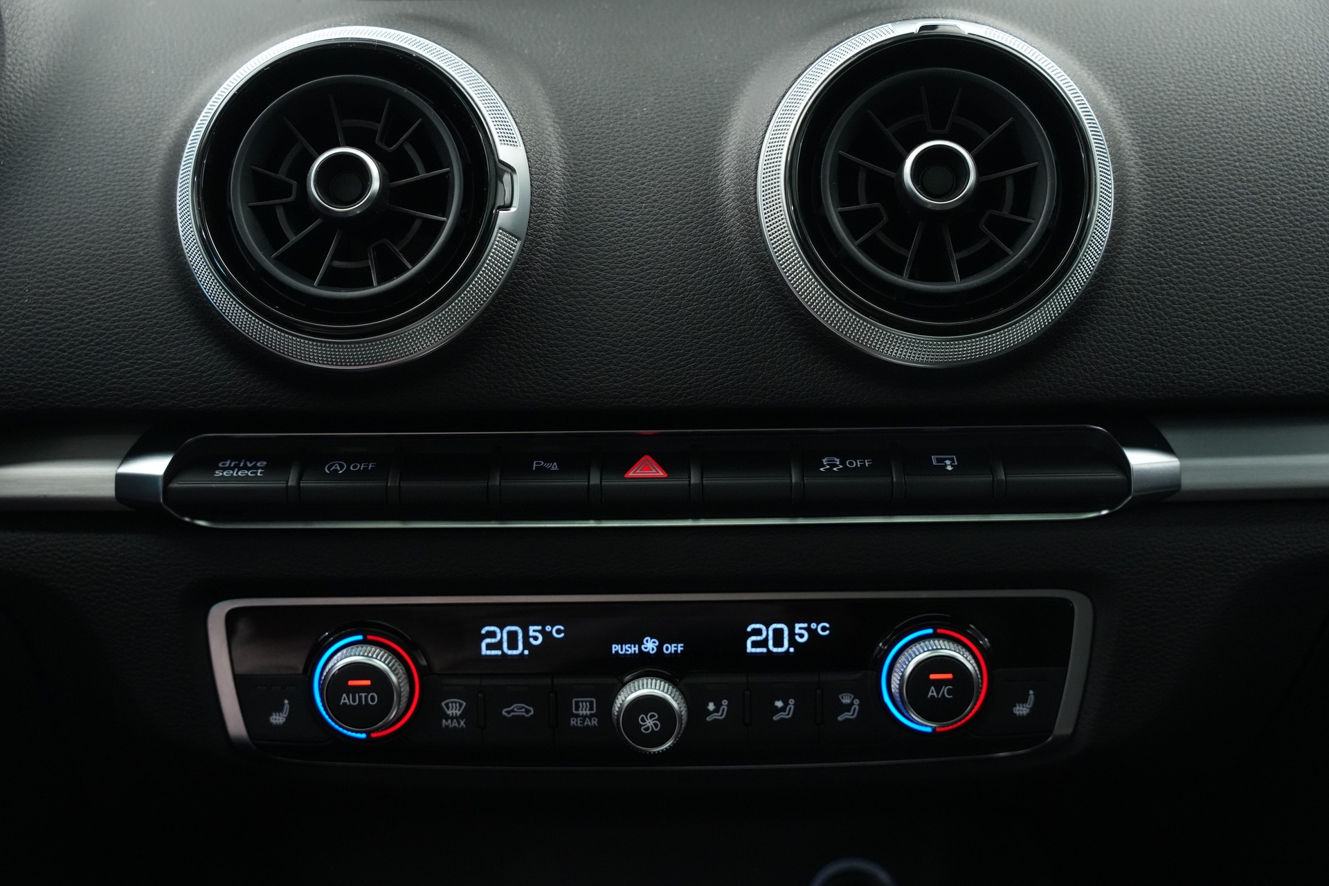 AUDI S3 Limousine 2.0 TFSI quattro S-tronic *CH-Fahrzeug* *Magnetic Ride* *B&O*-image-30