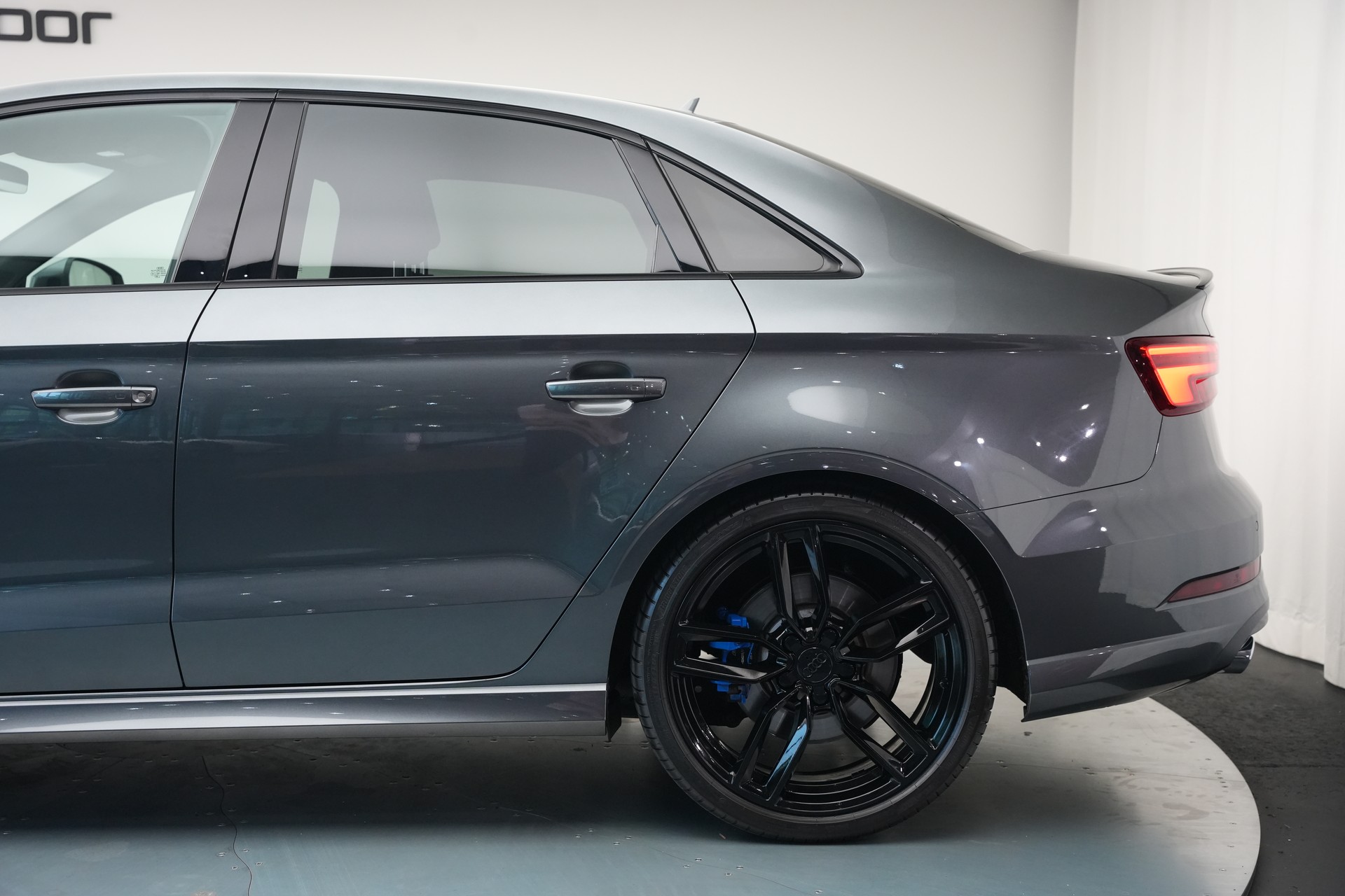 AUDI S3 Limousine 2.0 TFSI quattro S-tronic *CH-Fahrzeug* *Magnetic Ride* *B&O*-image-37
