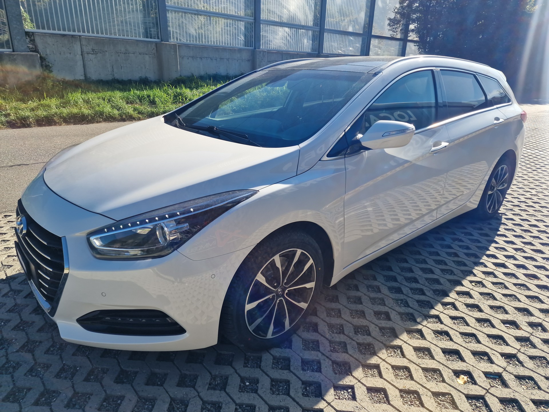 HYUNDAI i40 Wagon 1.7 CRDI Vertex Automatic-image-2