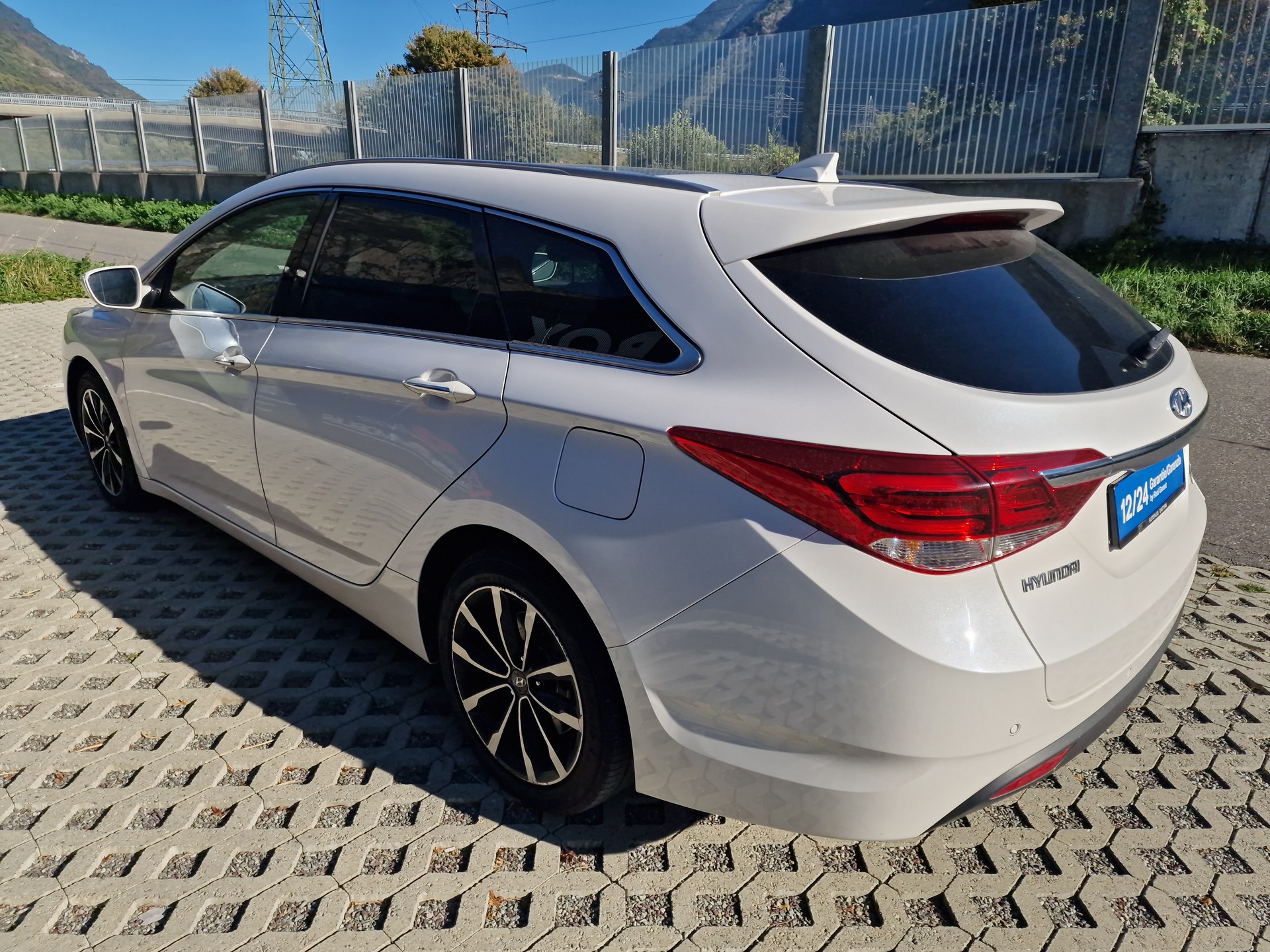 HYUNDAI i40 Wagon 1.7 CRDI Vertex Automatic-image-3