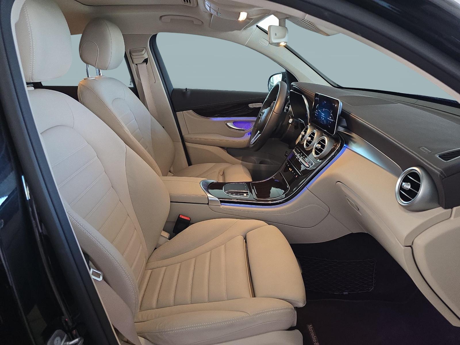 MERCEDES-BENZ GLC 300 4MATIC Coupé AMG Line-image-9