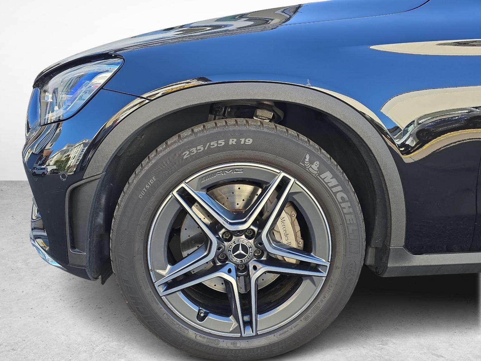 MERCEDES-BENZ GLC 300 4MATIC Coupé AMG Line-image-12