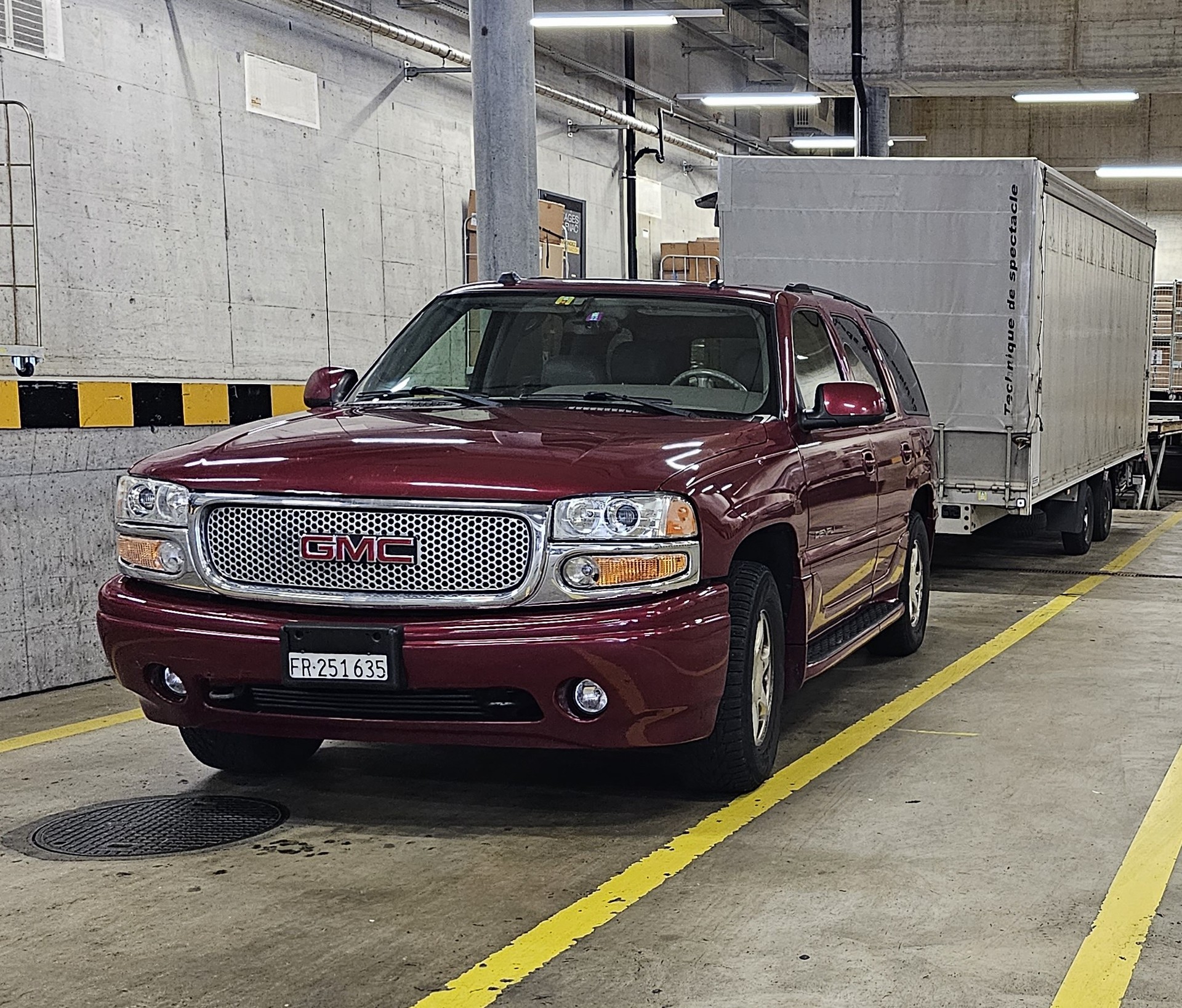 GMC GMC Yukon Denali-image-2