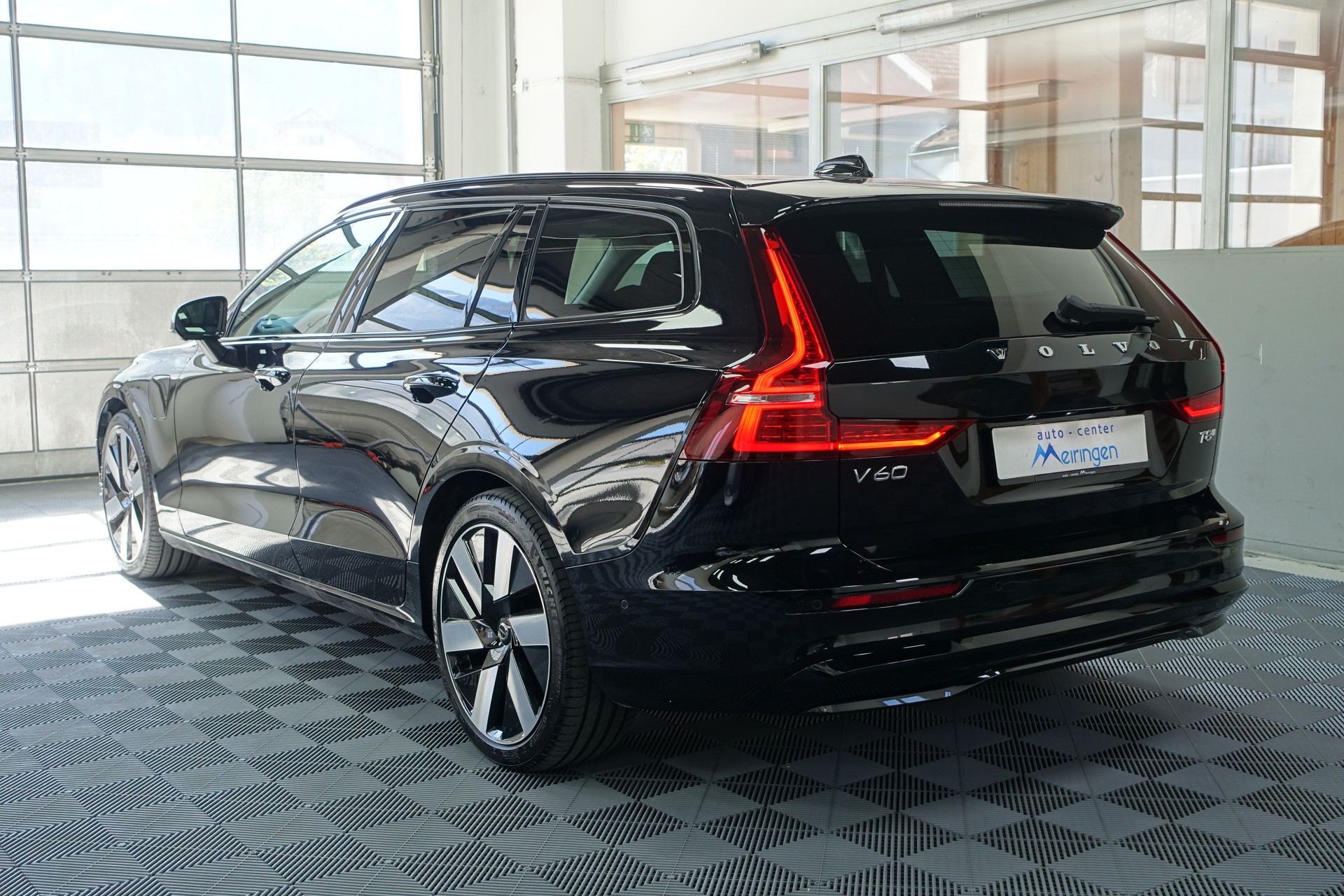 VOLVO V60 2.0 T8 TE Ultra Dark eAWD-image-5