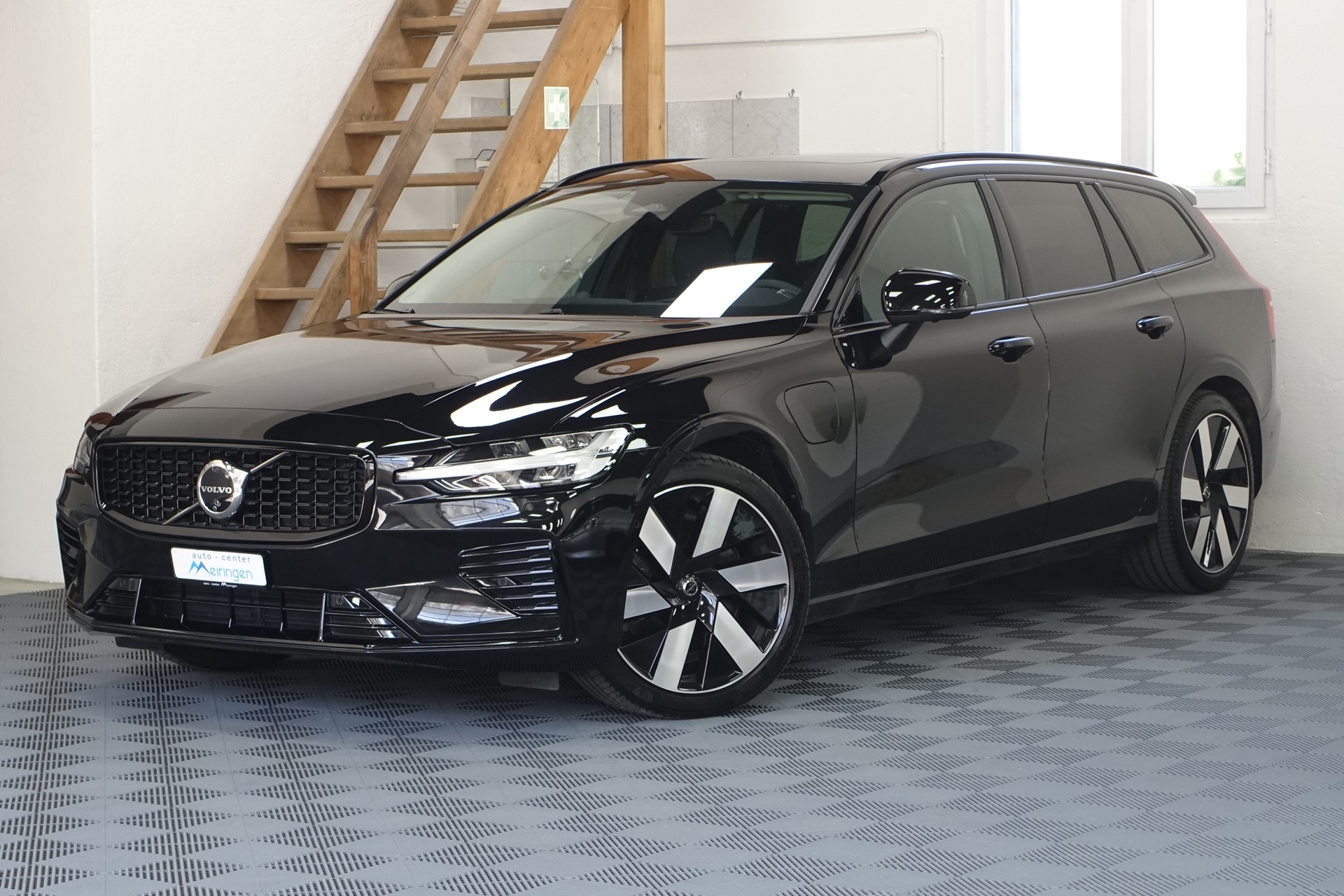 VOLVO V60 2.0 T8 TE Ultra Dark eAWD-image-0
