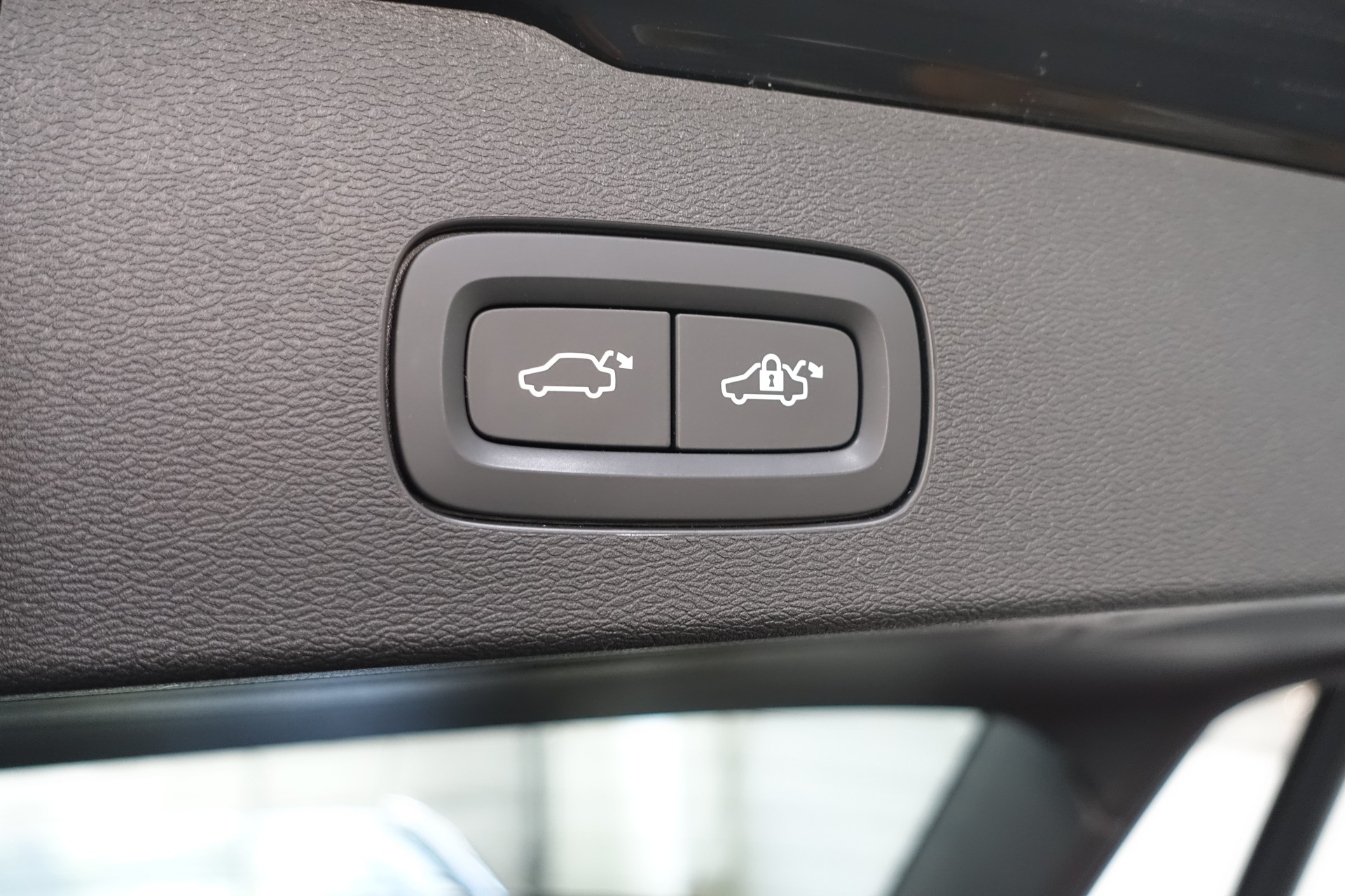 VOLVO V60 2.0 T8 TE Ultra Dark eAWD-image-11