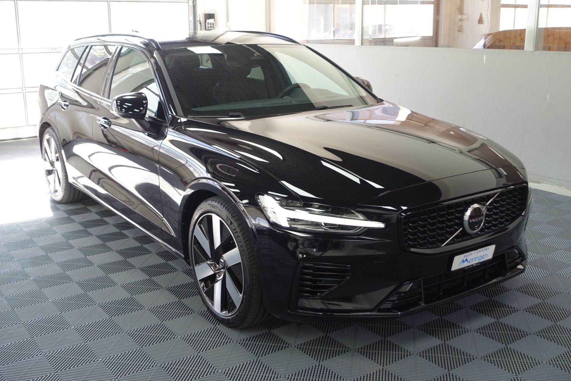 VOLVO V60 2.0 T8 TE Ultra Dark eAWD-image-1