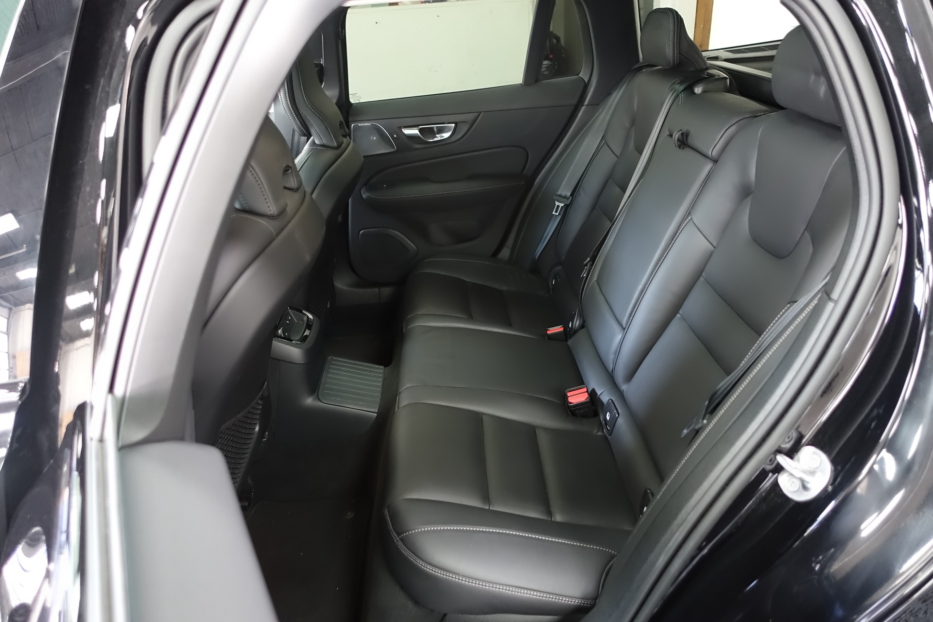 VOLVO V60 2.0 T8 TE Ultra Dark eAWD-image-19