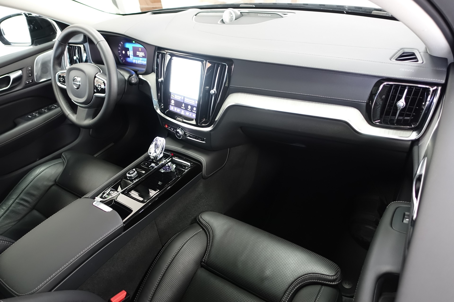 VOLVO V60 2.0 T8 TE Ultra Dark eAWD-image-13
