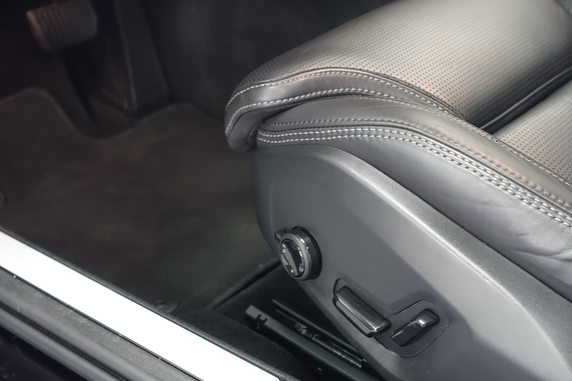 VOLVO V60 2.0 T8 TE Ultra Dark eAWD-image-15