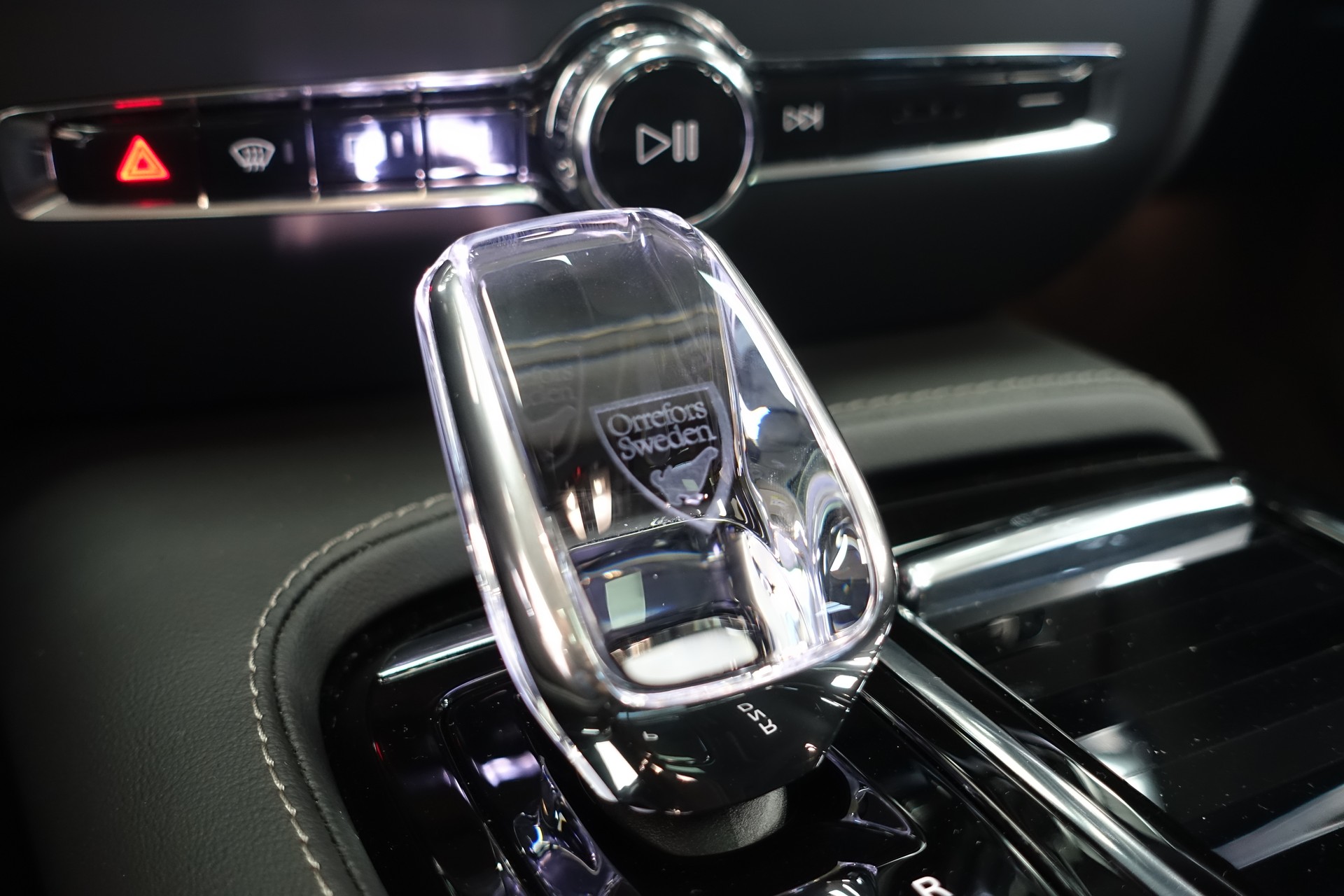VOLVO V60 2.0 T8 TE Ultra Dark eAWD-image-25