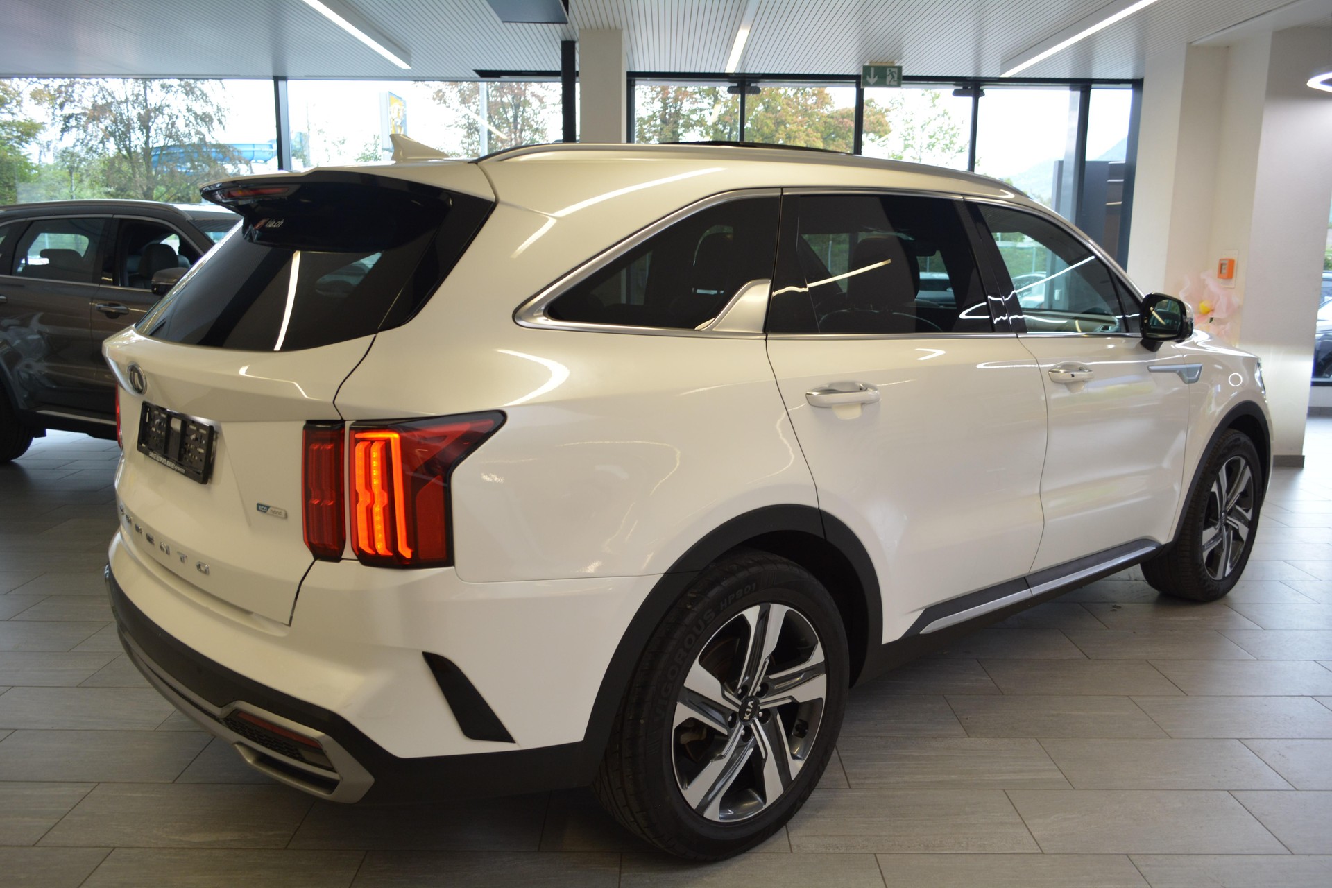 KIA Sorento 1.6 T-GDi Hybrid Style 7P-image-3