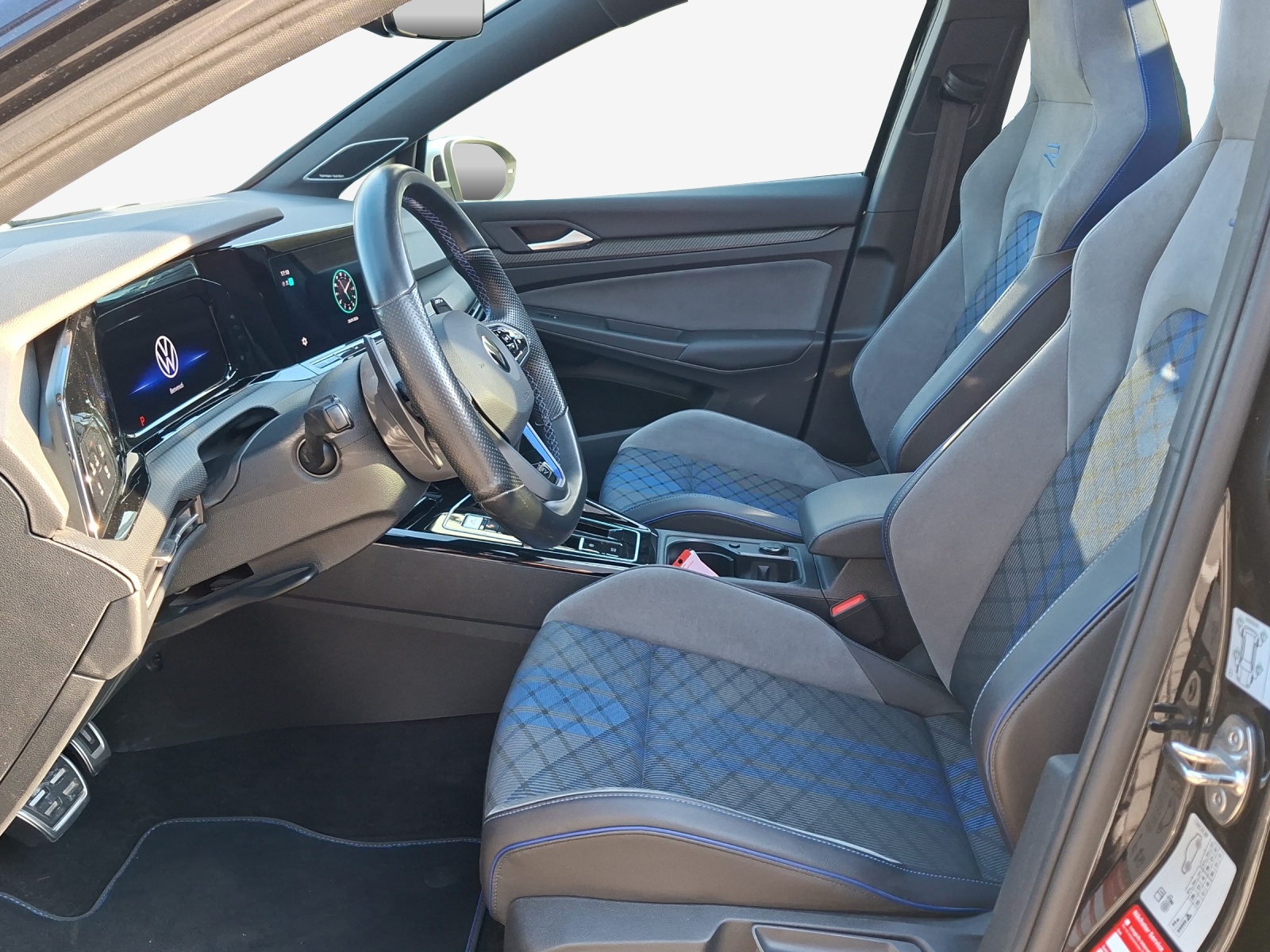 VW Golf Variant 2.0 TSI R DSG 4Motion-image-7