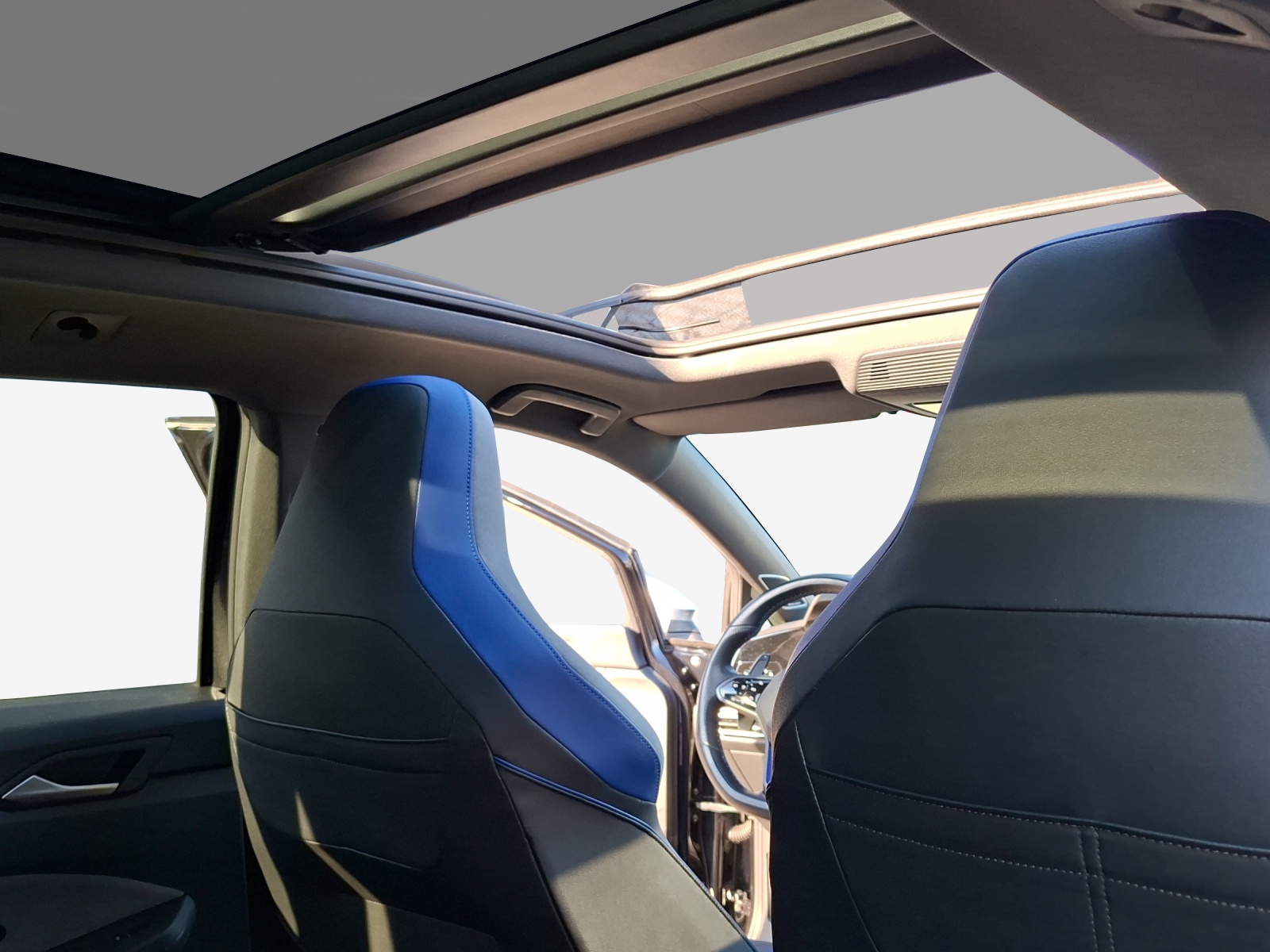 VW Golf Variant 2.0 TSI R DSG 4Motion-image-14