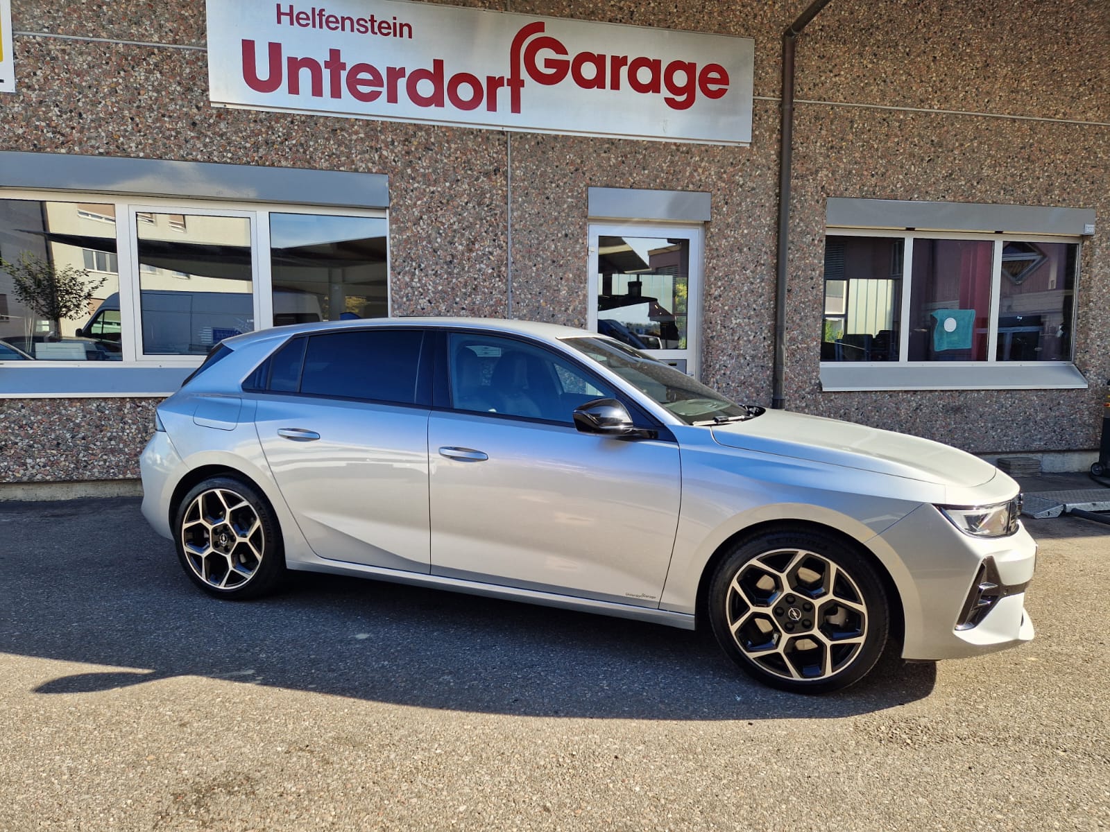 OPEL Astra 1.6 PHEV Turbo Swiss Plus A-image-1