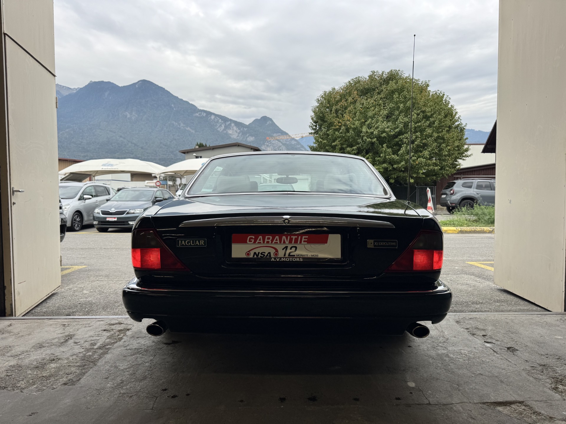 JAGUAR XJ 3.2 Executive-image-5