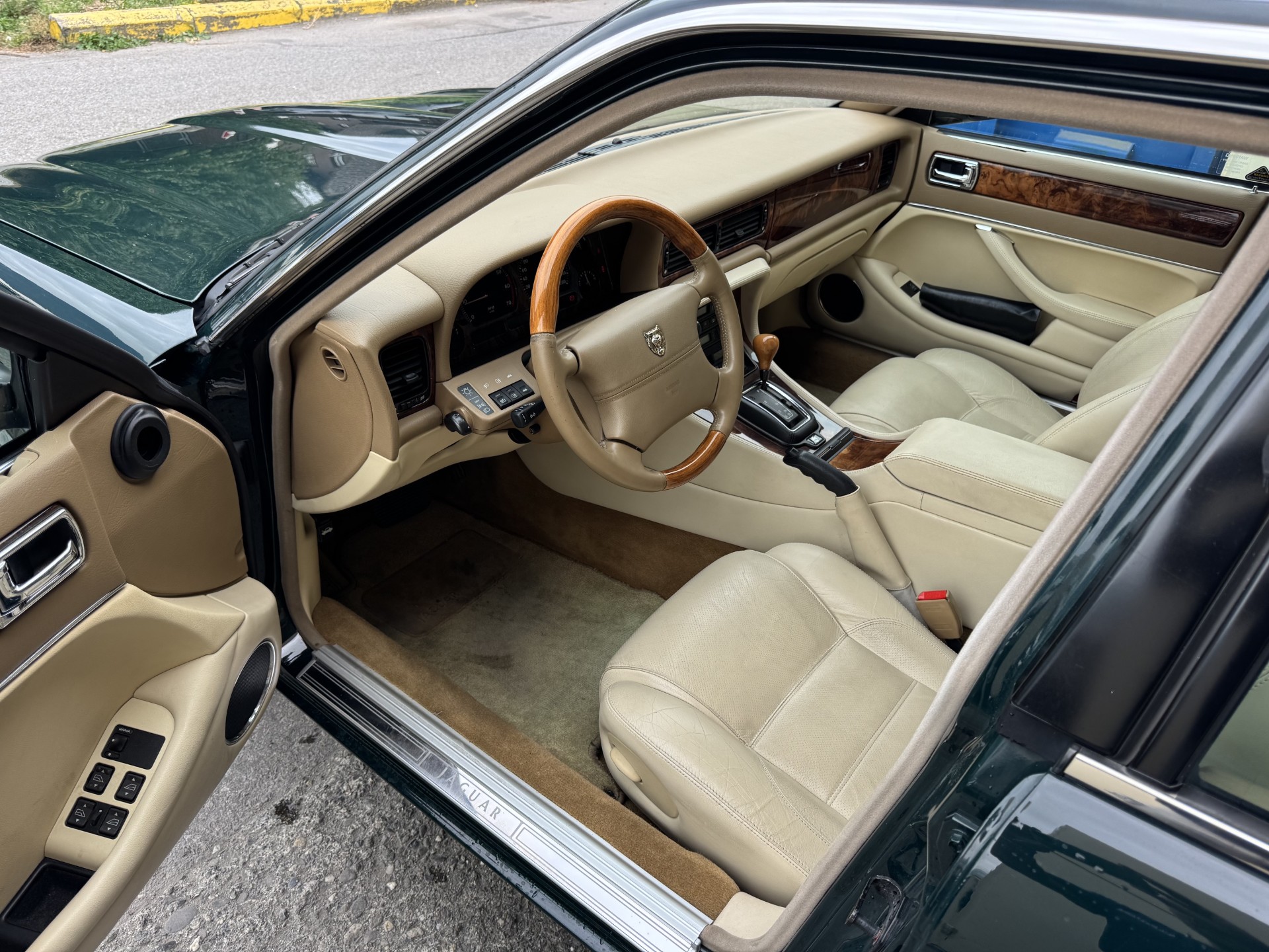 JAGUAR XJ 3.2 Executive-image-7