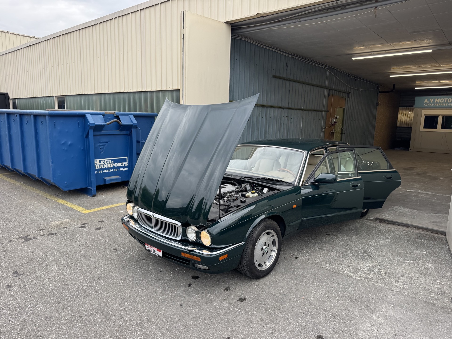 JAGUAR XJ 3.2 Executive-image-15
