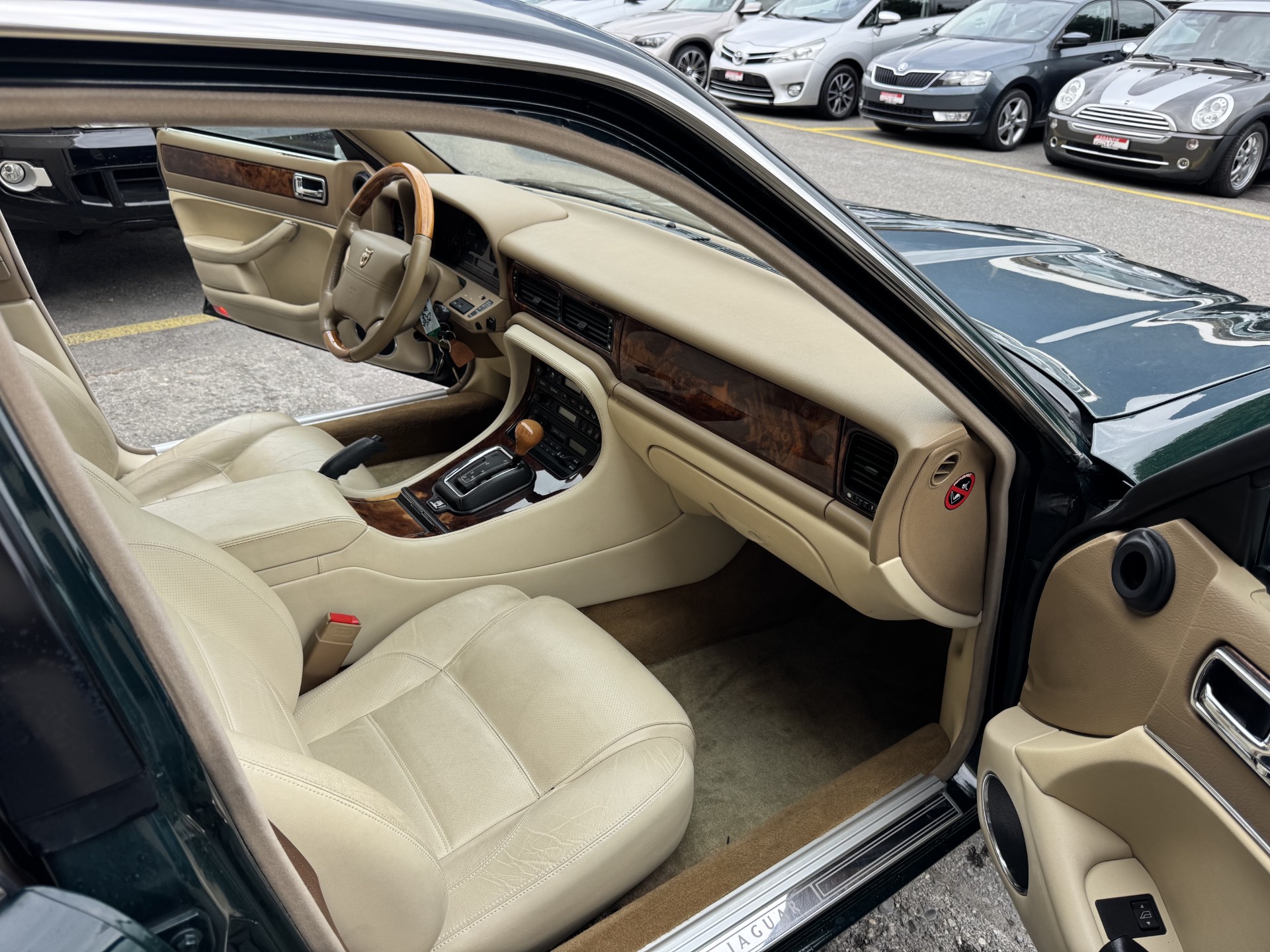 JAGUAR XJ 3.2 Executive-image-12