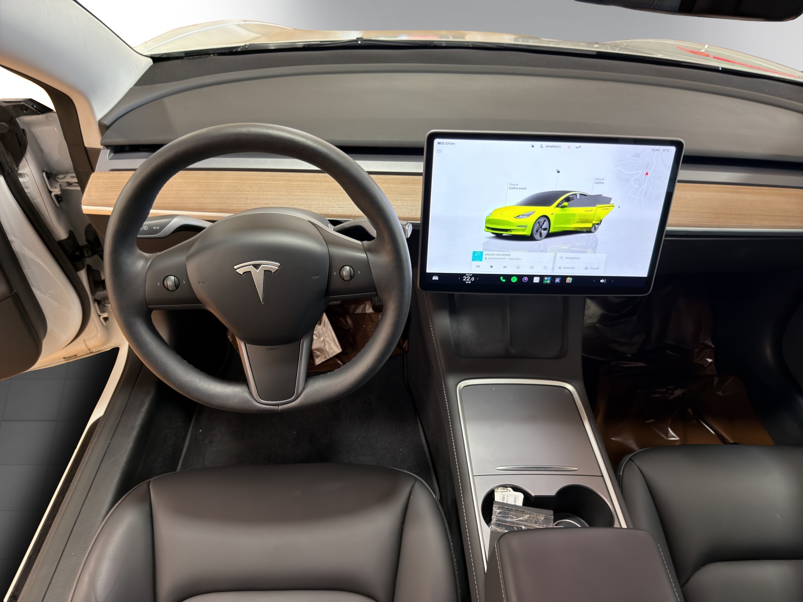 TESLA Model 3-image-12