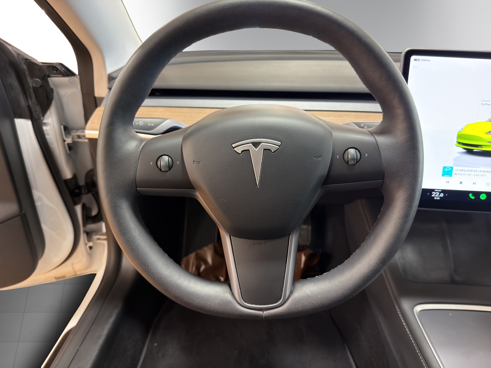 TESLA Model 3-image-13