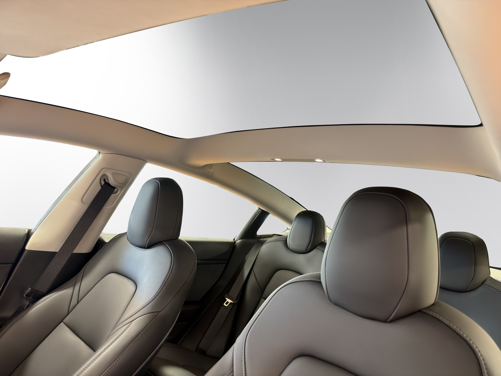 TESLA Model 3-image-9