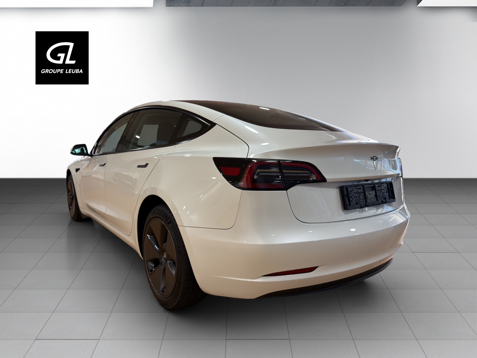 TESLA Model 3-image-3