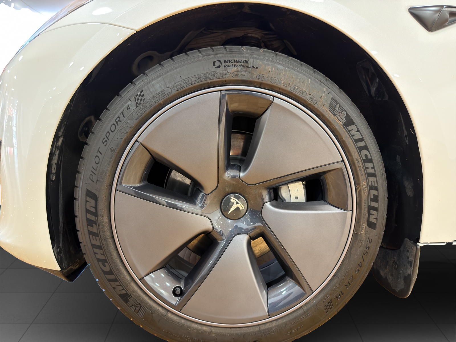 TESLA Model 3-image-6