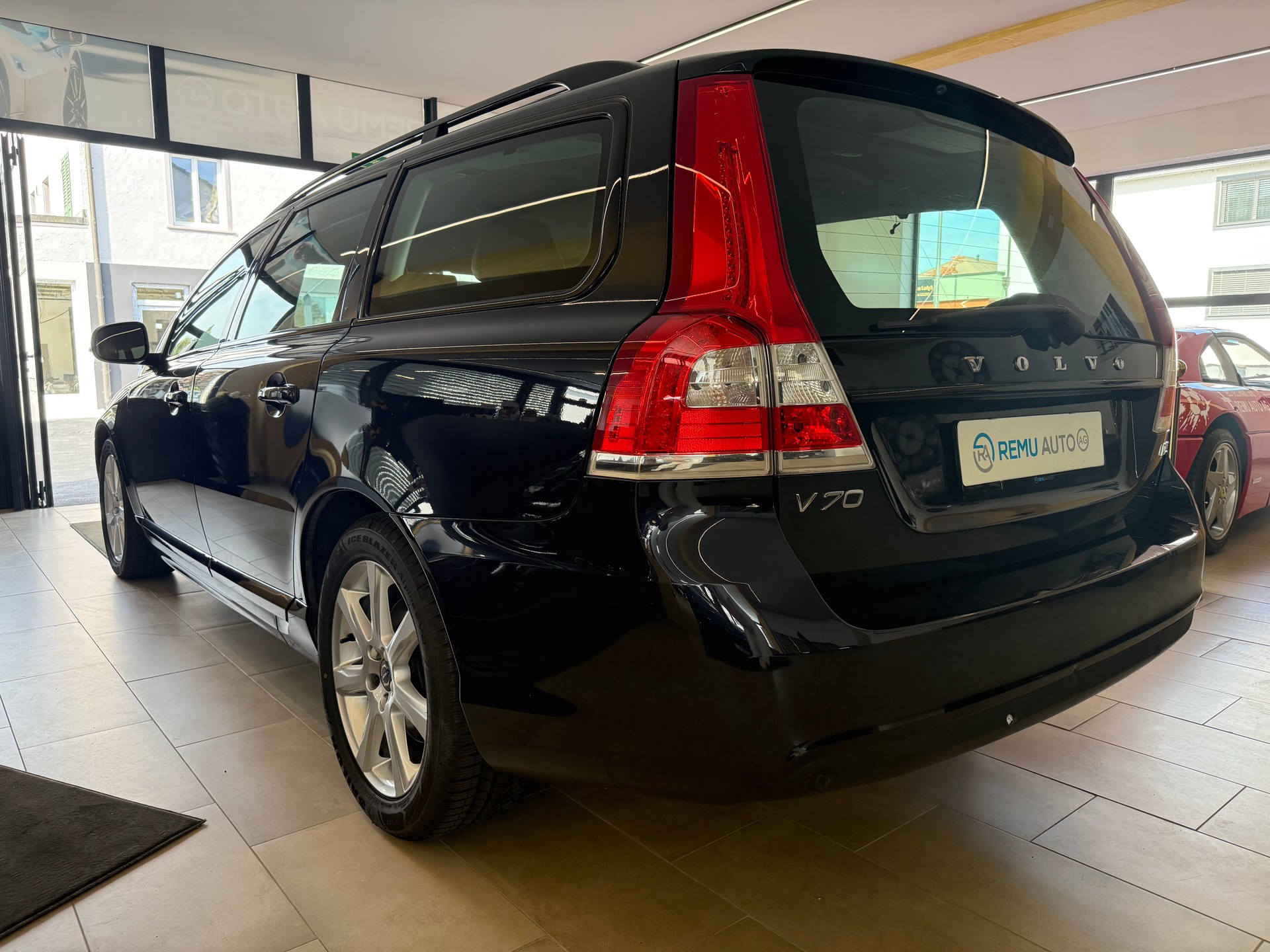 VOLVO V70 D2 Kinetic Dynamic Edition Geartronic-image-5