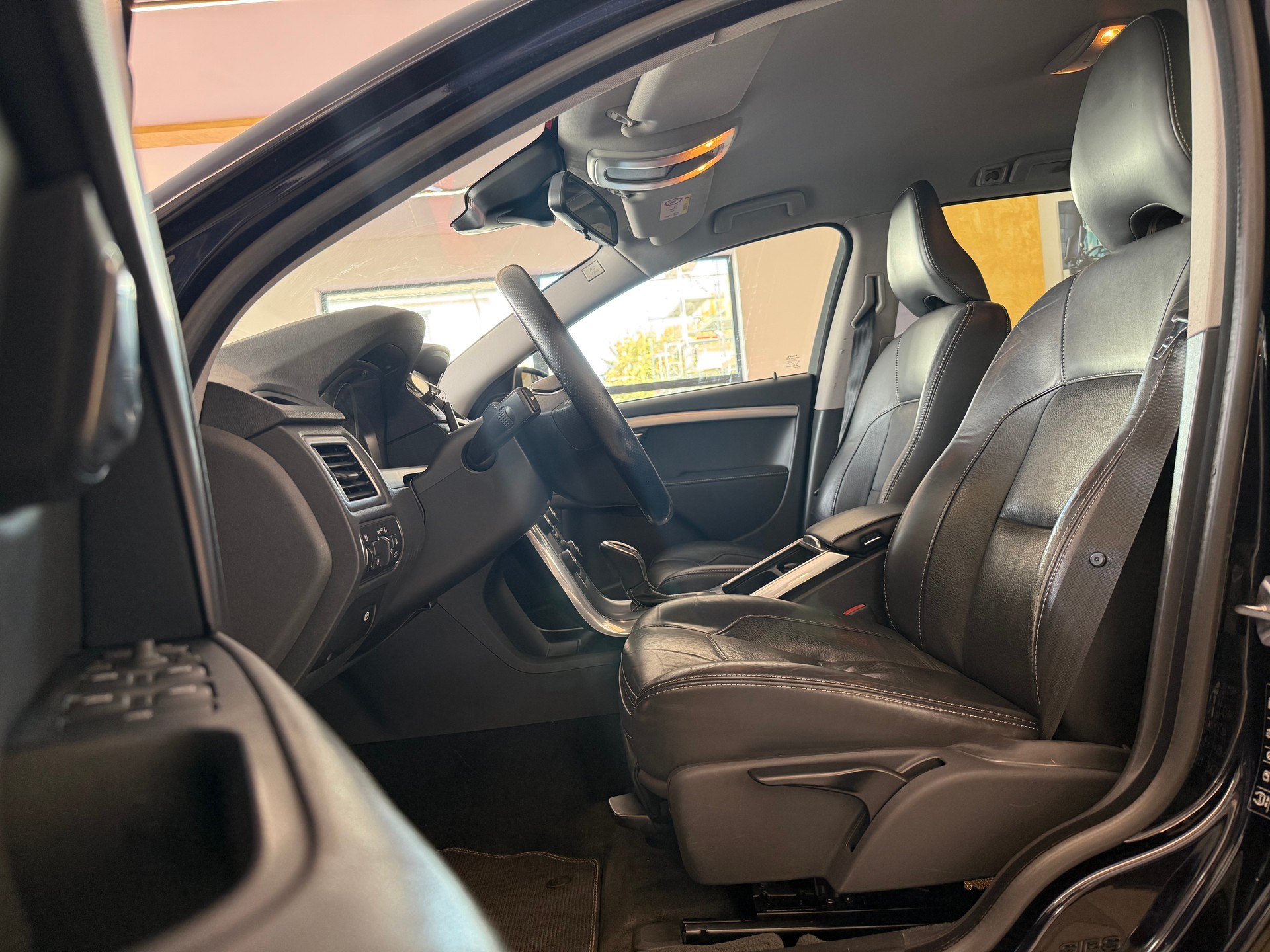 VOLVO V70 D2 Kinetic Dynamic Edition Geartronic-image-10
