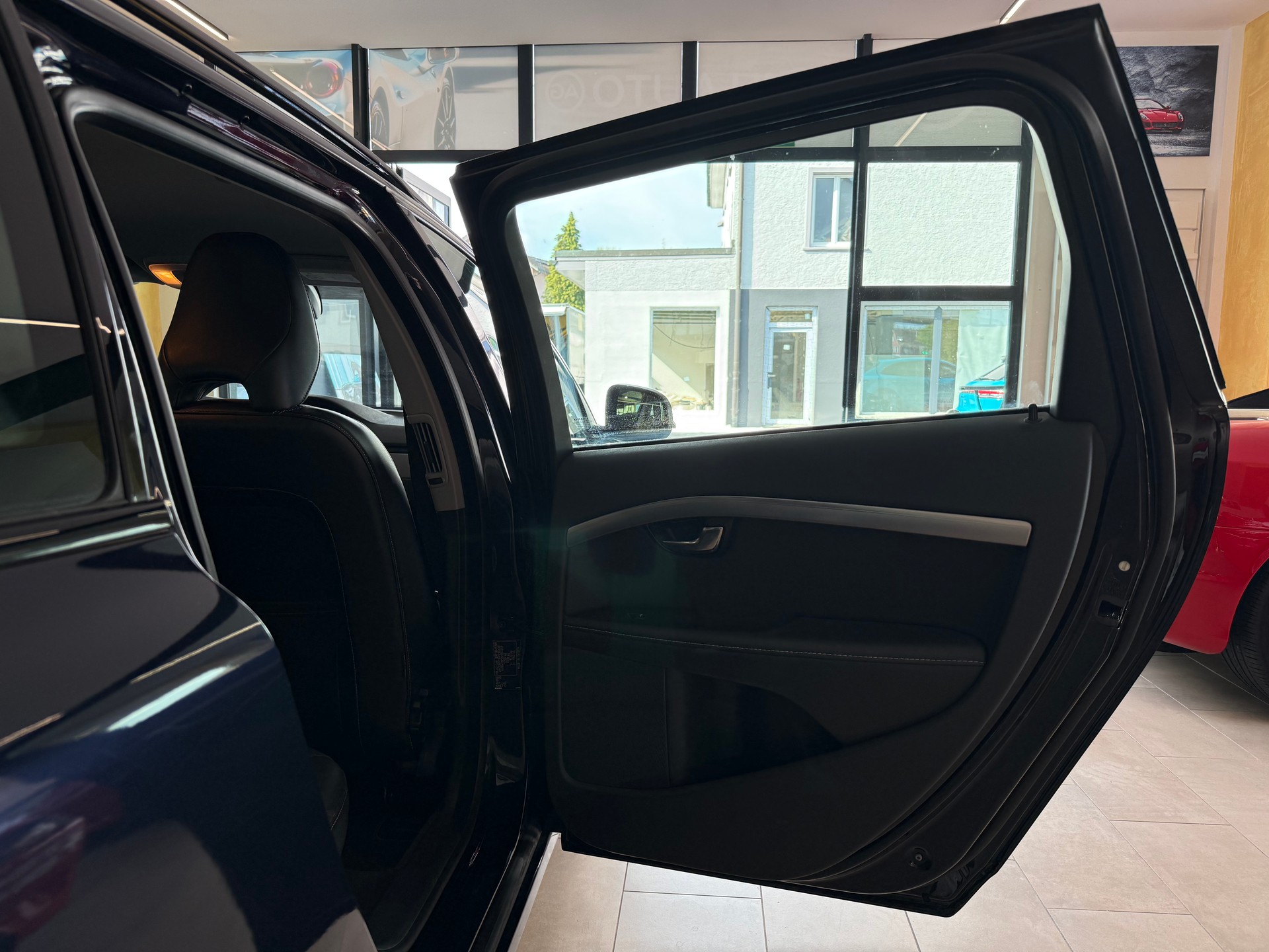 VOLVO V70 D2 Kinetic Dynamic Edition Geartronic-image-17