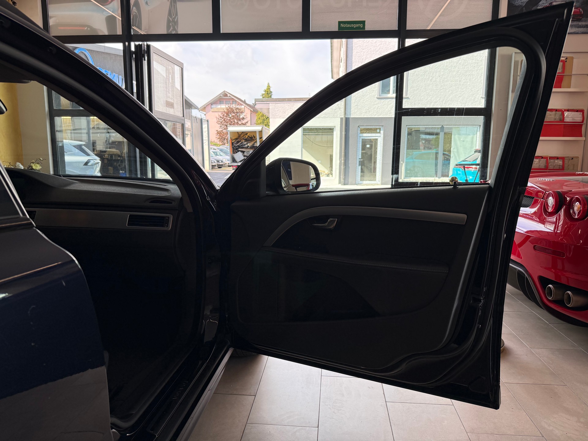 VOLVO V70 D2 Kinetic Dynamic Edition Geartronic-image-14