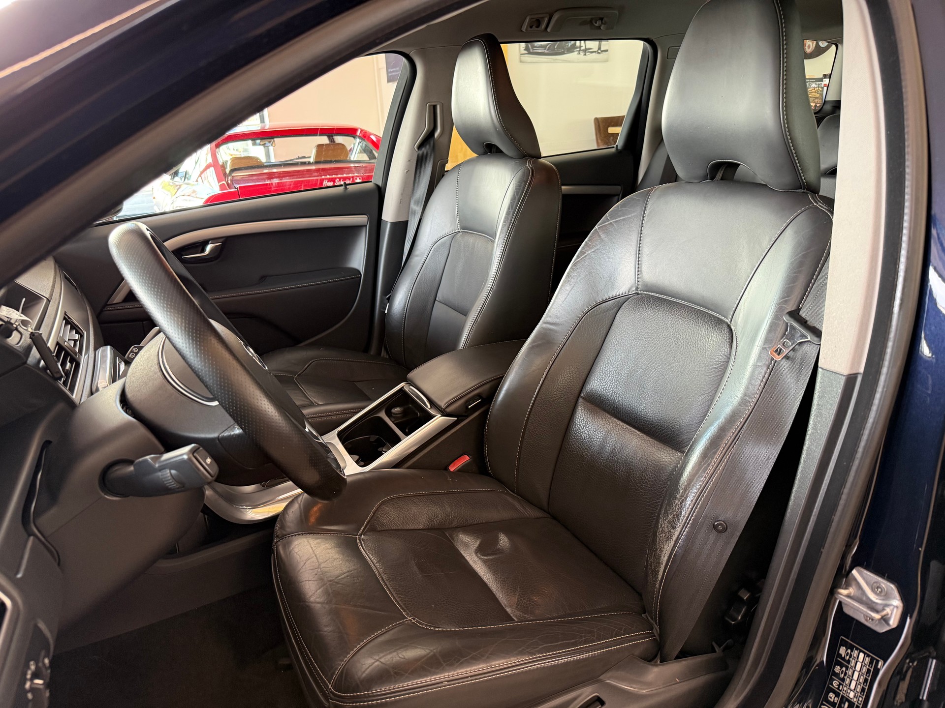 VOLVO V70 D2 Kinetic Dynamic Edition Geartronic-image-11